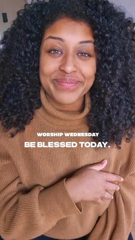 Worship Wednesday 🎶🎤
Een 1 minuut worshipsessie op de woensdagen.
Voor mij is worship simpel: Jezus vertellen hoe dierbaar Hij voor mij is.🫶
Wanneer ik dat doe met een oprecht hart, ervaar ik zoveel blijdschap en kracht voor de dag. 🔥
Ik hoop dat als je meezingt tijdens deze korte sessies, jij dat ook mag ervaren.
Zing je mee?
#SaloméWholeness #singalong #Halleluja
