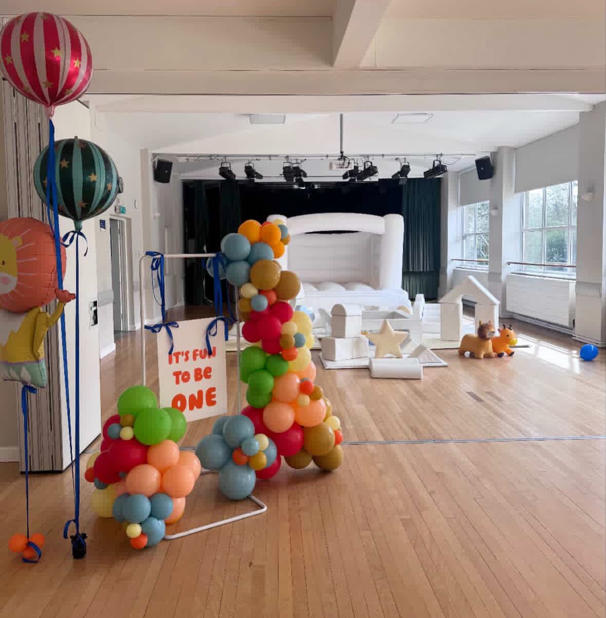 1st birthday celebrations🎈
Bouncy castle & soft play package hired
Such a cute theme
Lovely colourful display by @blowup.south
Thank you for choosing to dedicated to detail ltd to be a part of your special day
We loved being part of your special day 🎈
Hope you had a lovely time celebrating 🎉
⭐️New packages for 2026 ⭐️
Secure with a low deposit payment
Flexible payment plans
Enquire now to see if your date is free
Www.dedicatedtodetailltd.co.uk
💕
#softplay #balloondecoration #barbie #bouncycastle #childrensbirthday