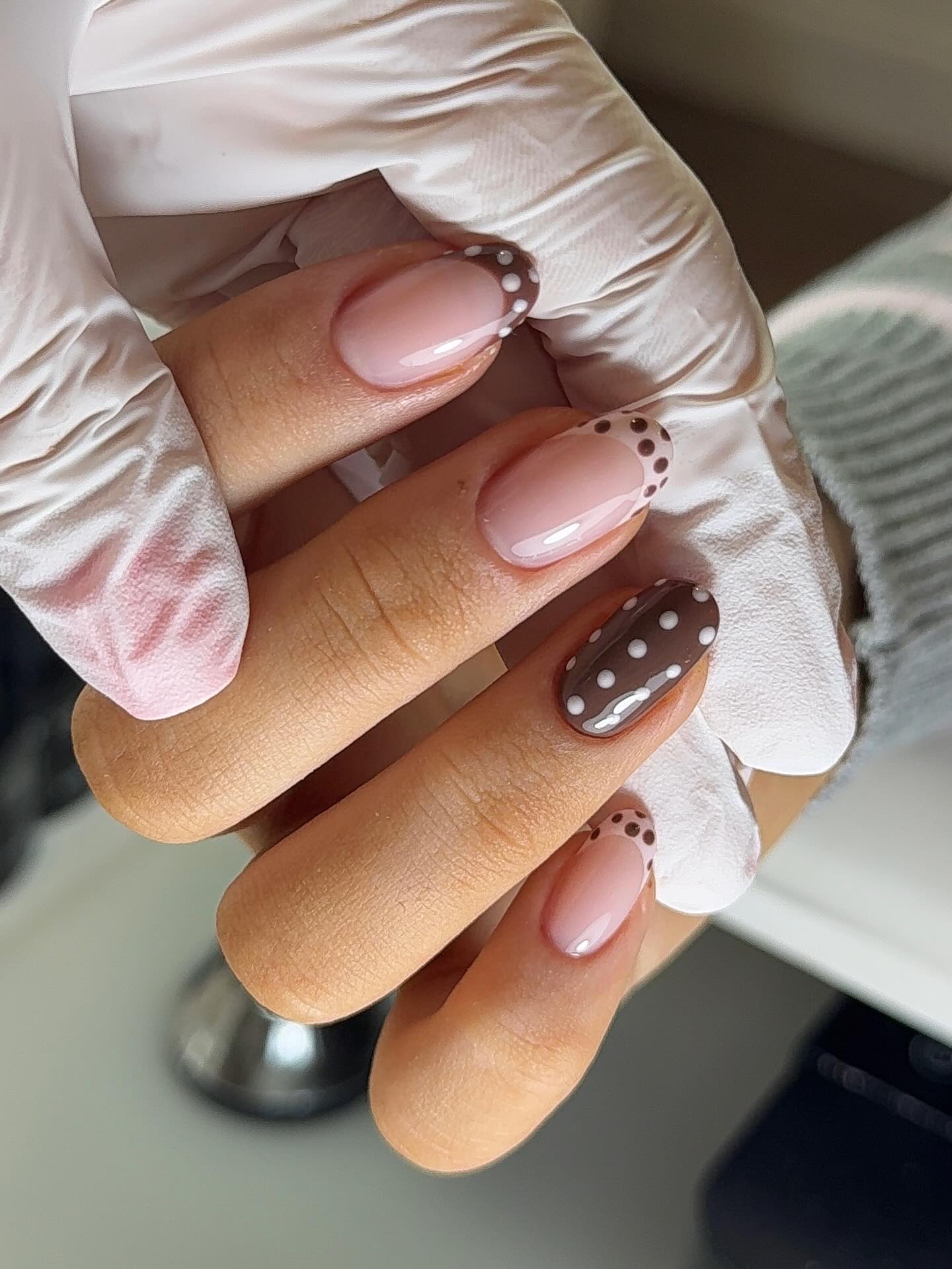 Going 8+ weeks between nail appointments might seem harmless… but your nails could be telling a different story 👀💅
As your natural nail grows, the structure of your enhancement changes, this creates imbalance and stress on the nail plate. Over time, that pressure can lead to lifting, cracking, or even trauma to your natural nail underneath.
When lifting happens, tiny gaps can form where water and moisture get trapped (yes, even from everyday things like washing your hands 🚿). This creates the perfect environment for bacteria to grow, hello greenies!
But it doesn’t stop there…once you have stress fractures, if its not handled correctly it can increase your risk of sensitisation.
Skipping apts isn’t just about aesthetics, it’s about protecting your natural nails and long-term nail health.
✨ Regular maintenance = strong, healthy nails
✨ Healthy nails = better retention, better results
Don’t wait until there’s a problem, your nails will thank you 💕
#NailHealth #BuilderGel #NailTechUK #HealthyNails NailCareTips BIABNails NailEducation