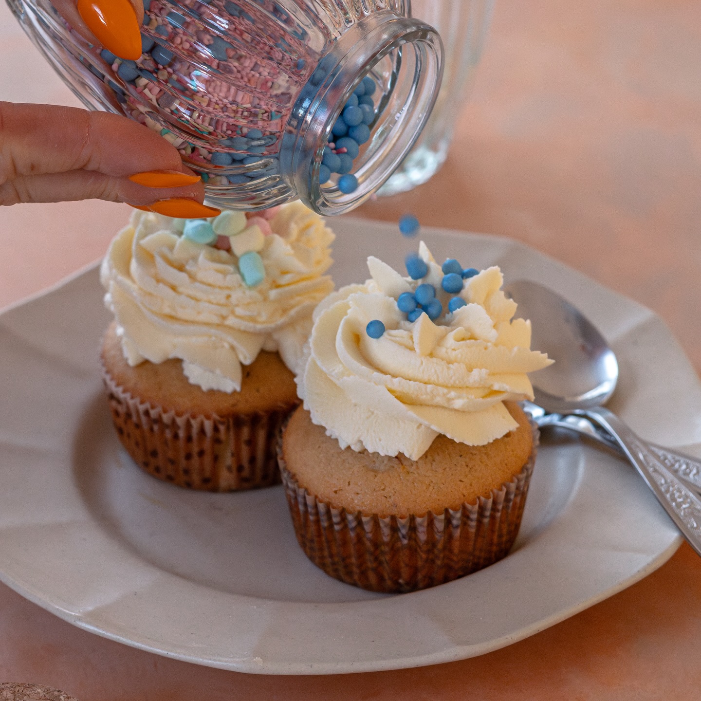 Cozy White Chocolate Spelt Muffins with Cardamom and Saffron 🧡Can be upgraded to cupcakes with a simple Mascarpone topping 🧁Comment RECIPE, and I will send it your way!Or copy and paste to your browser:https://open.substack.com/pub/healthycomfortfood/p/white-chocolate-spelt-muffins-withAnd don’t forget to subscribe to the free newsletter! 📰