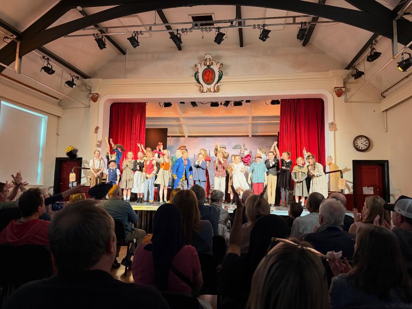 This weekend, @spotlightstageco truly put on a show! 🎭✨
An incredible, inclusive, volunteer-led theatre company, they brought Oliver! to life, and it was nothing short of brilliant. From talented local school children from @standrewsmajor lighting up the stage to a packed audience from the community, the atmosphere was unforgettable.
We were proud to play a small part by creating a simple yet effective backdrop for the production.
Already counting down to the next one…
#CommunityTheatre #OliverTheMusical #SpotlightStageCo #LocalTalent #TheatreLife CreativeCollaboration