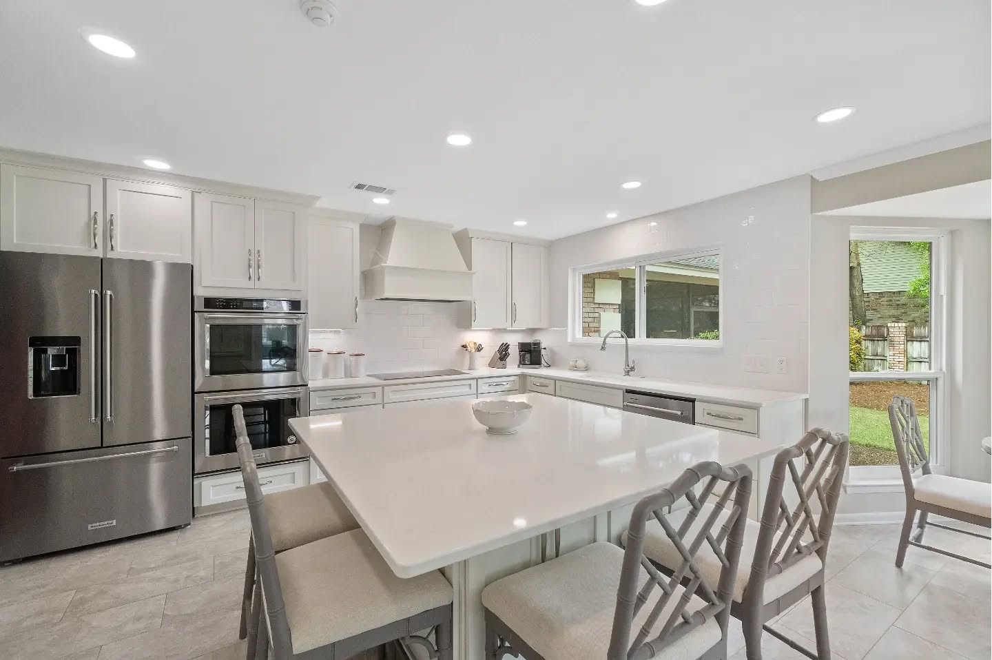 What a #transformationtuesday in this GORGEOUS @kithkitchens. The impact we were able to make in this kitchen with no structural changes is simply unbearable.
It's amazing what you can accomplish with a little space planning and the right finishes to follow!
📸 @riptide.media
@kithkitchens @anthologytile @msisurfaces @kitchenaidusa @fergusonshowrooms @topknobs @deltafaucet @kitchens_of_insta
#kitchencabinets #kitchendesign #kitchenremodel #kitchenisland #kitchenrenovation #kitchen #
