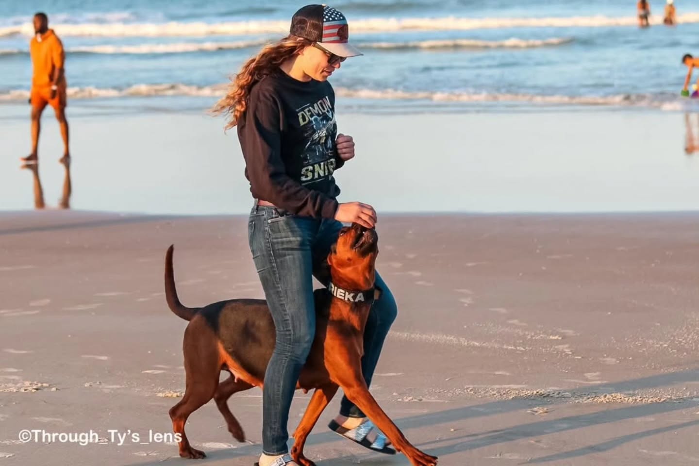 Fun with Rieka on Daytona Beach last night captured by @through_tys_lens in my @tsnlife deamon Sniper sweater!