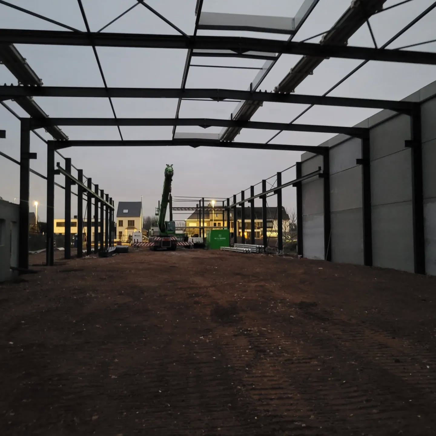 Knap werk van team #vltracbohez. Onze nieuwe stek krijgt vorm. Zin in een job in de buurt? Wij zijn altijd op zoek naar techniekers met talent. Check vdab of kijk op onze website.
#cordec #schoonaarde #wichelen #machinebouw