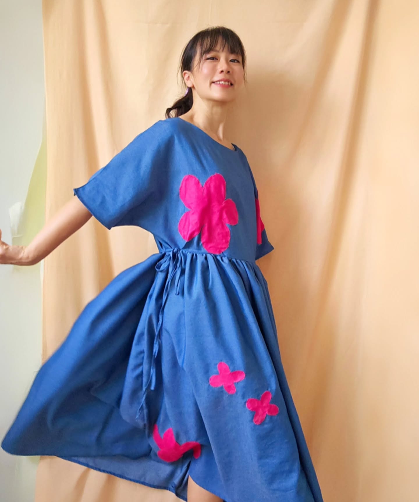 Played around with some freehand floral appliqué on soft denim for Freya.
I really enjoy creating pieces this way - no fixed idea and creating as I go.
Wasn’t really sure how it would turn out, just went with the flow and let the shapes come together on their own. Pretty happy with how she came together in the end.