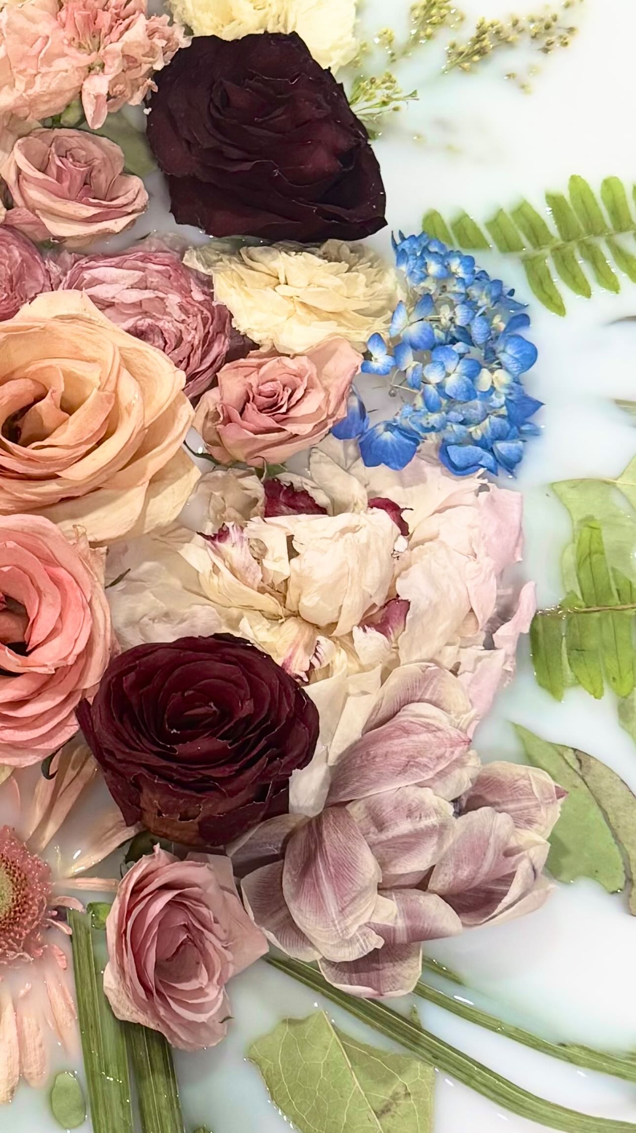 Stay tuned to see how she turns out 😍✨🌸
#floralpreservation #bridalbouquet #resinflowers #flowerpreservation #flowerpreservation