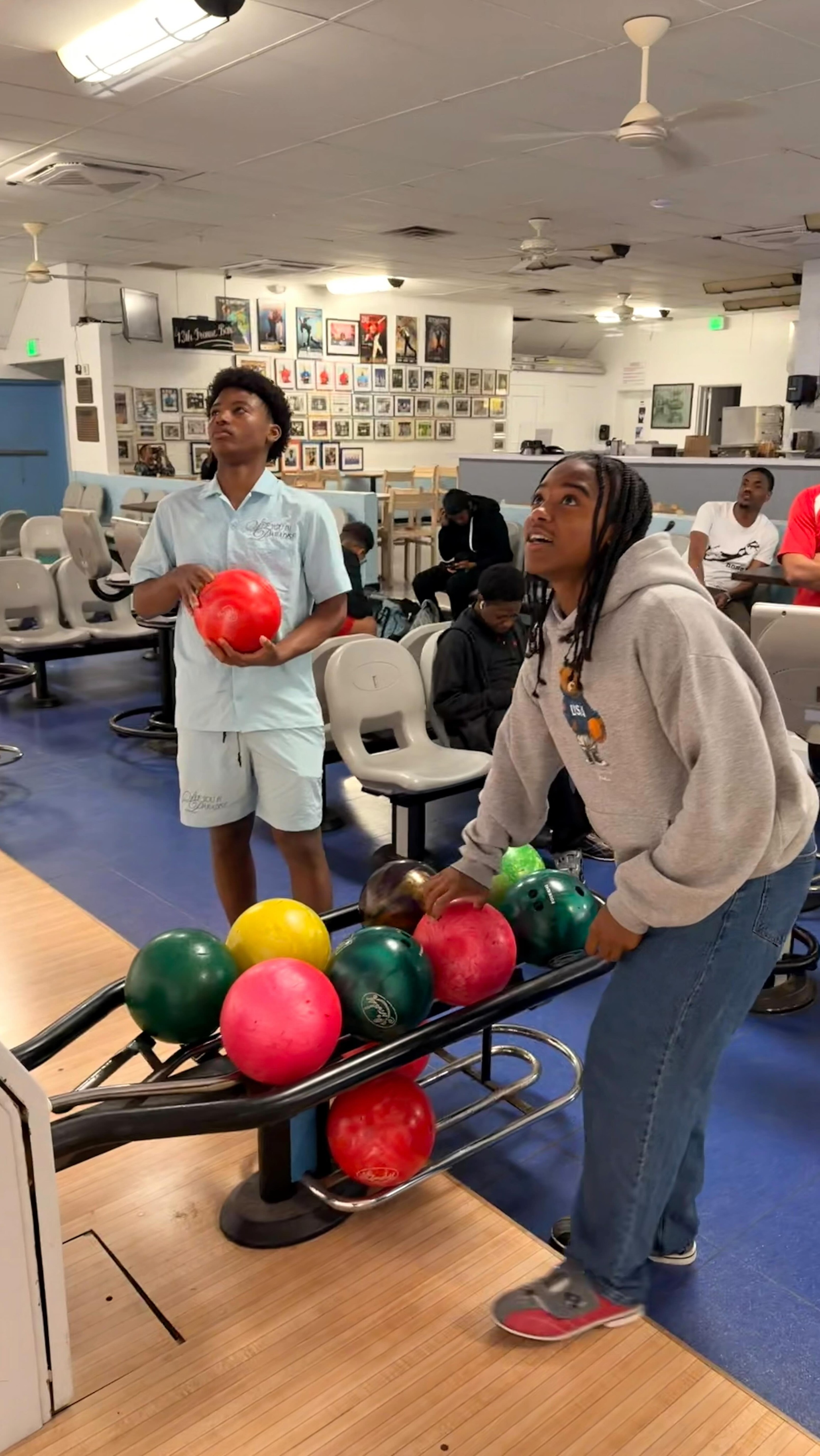 Here’s some footage from last Saturday’s alumni bowling night. 🎳
We had a great time and we are already looking forward to the next one. ❤️
#FutureLeadersBermuda #AlumniEvents