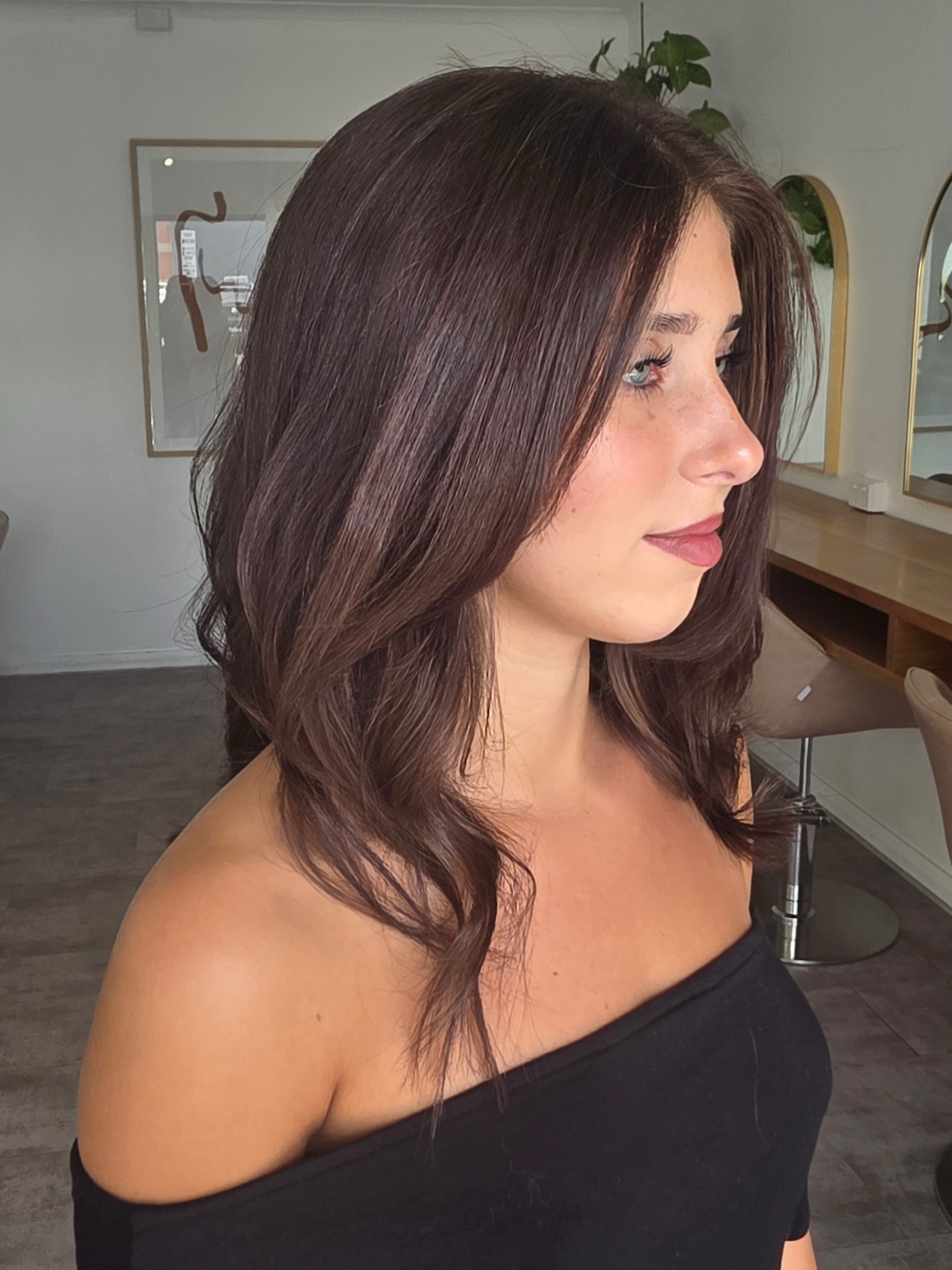 Obsessed with this transformation created by Lauren!
From blonde to rich brunette ✨So luxe, so healthy!
#launcestonhairdresser #brunettetransformation #dimensionalbrunette #launceston