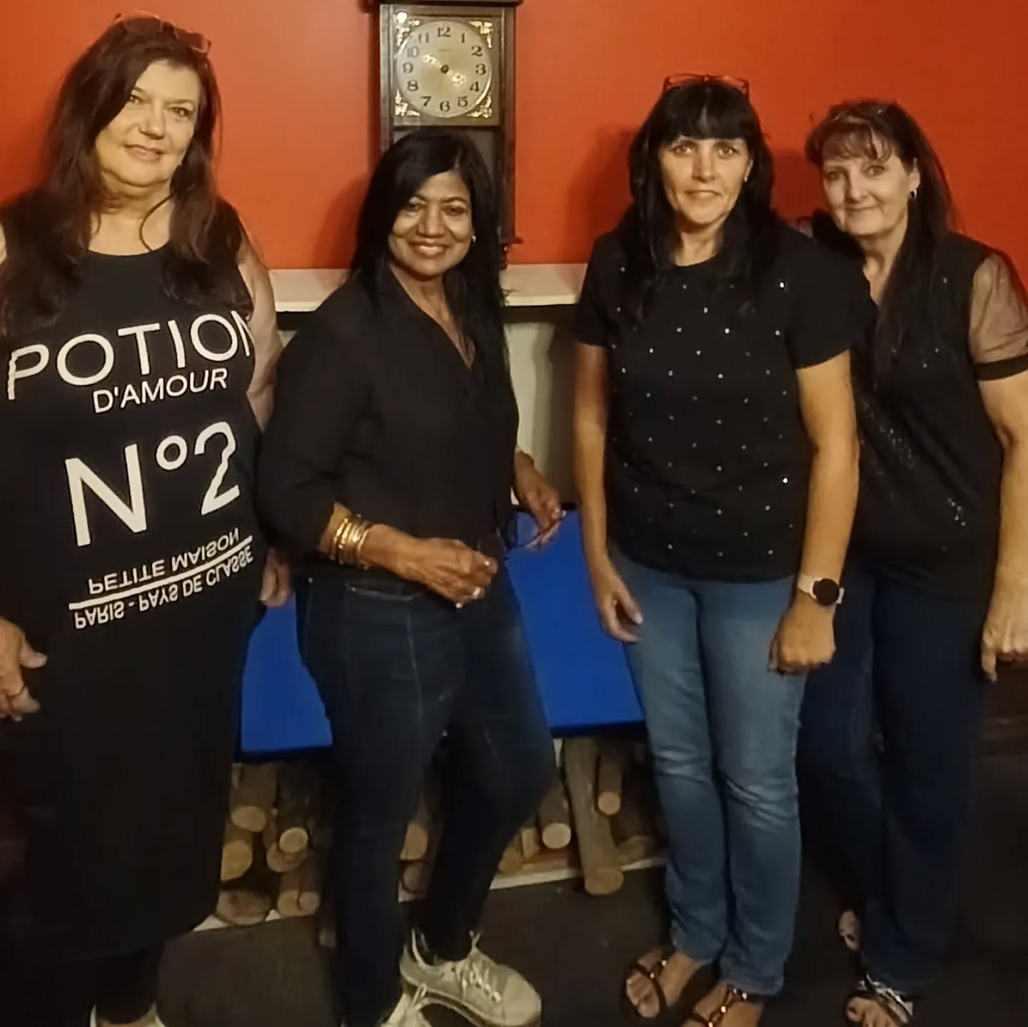 These lovely ladies took on Twisted (Happy birthday). Amazing communication. Great fun. They absolutely slayed the first half. They needed just a few more minutes... Well done guys! It only gets better from here.
Killer 1. Team 0
#sherlockedtwisted #Alberton #funwithfriends #escaperoom #thingstodo