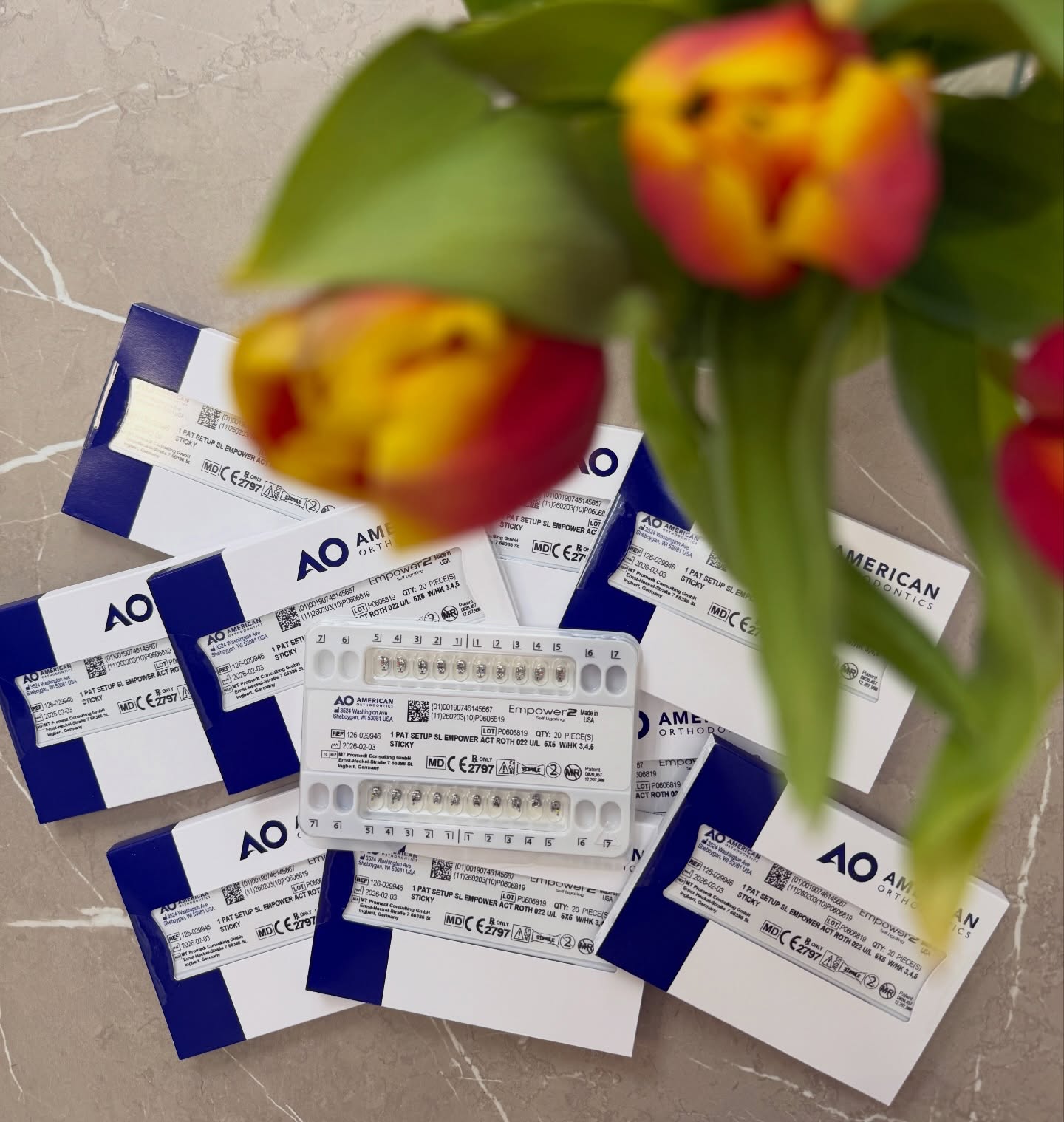 Novinka u nás ✨
Do nášho portfólia fixných kovových aparátov sme k nemeckej značke Forestadent zaradili samoligovacie zámky Empower® od American Orthodontics v kombinácii s prémiovými termoaktívnymi oblúkmi Tanzo.
Tešíme sa, že našim pacientom môžeme takto ponúknuť ešte efektívnejšiu, rýchlejšiu a komfortnejšiu ortodontickú liečbu.
Moderné riešenia nám pomáhajú posúvať liečbu na vyššiu úroveň — pre zdravý a krásny úsmev s čo najväčším komfortom 🤍 #drmandicakova #ortodoncia #kosice #celustnyortoped #braces