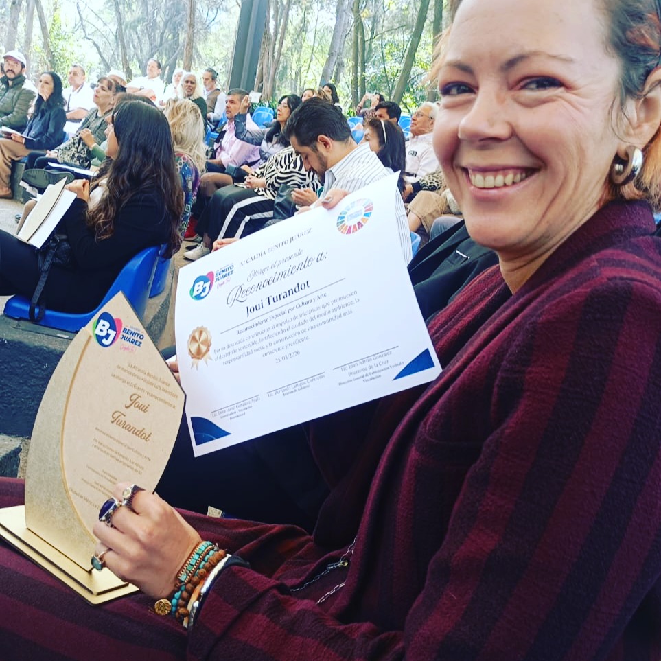 Este reconocimiento es para TODAS Y TODOS los que están a mi lado, imaginando, creando, agregando belleza, cuidado y participando para transformar la vida cotidiana en México con nuestro arte ¡GRACIAS, GRACIAS, GRACIAS! ❤️😍
#blessed🙏 #thankfull #artemexicano