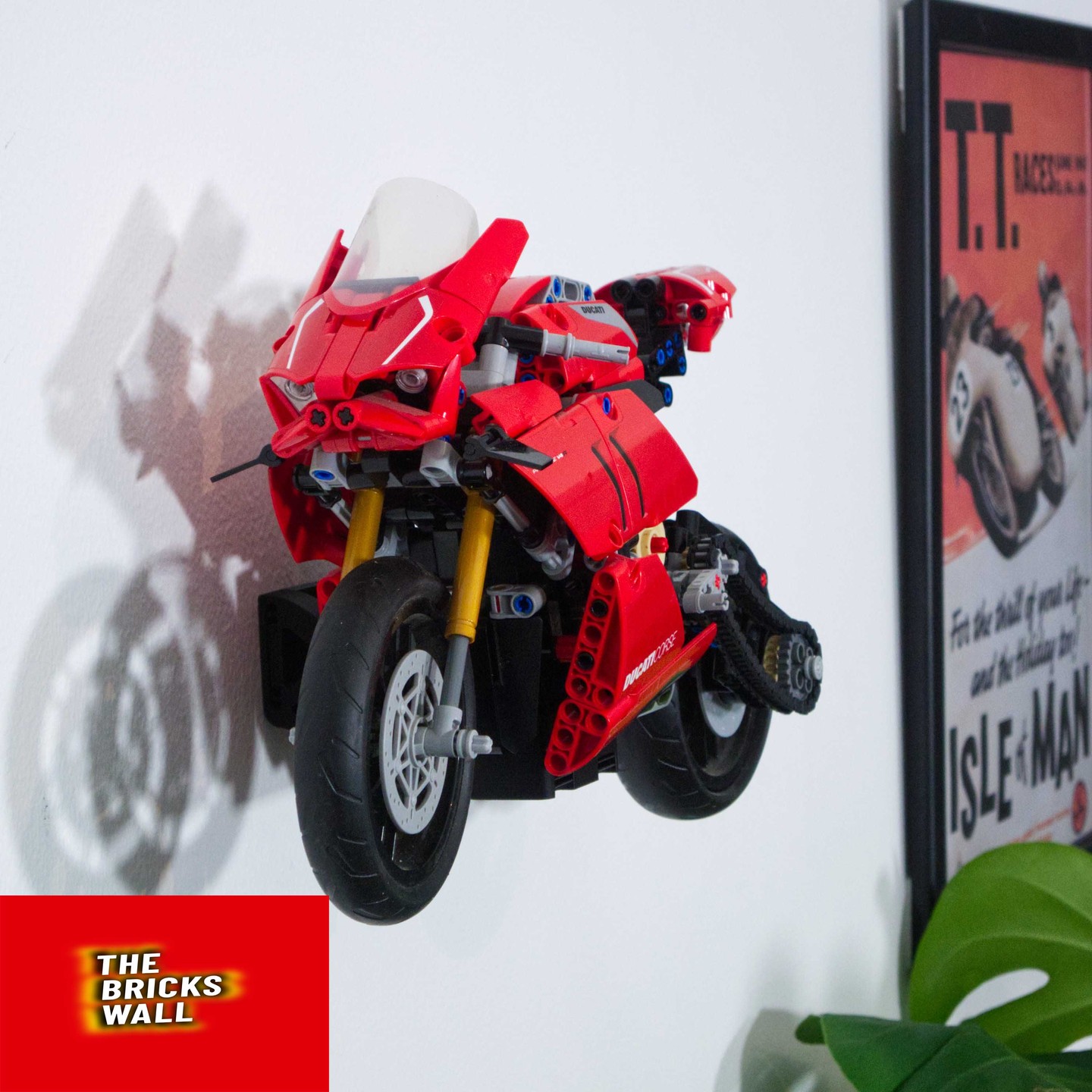 Ducati Panigale V4 R 42107 סטנד לגו לקיר דגם