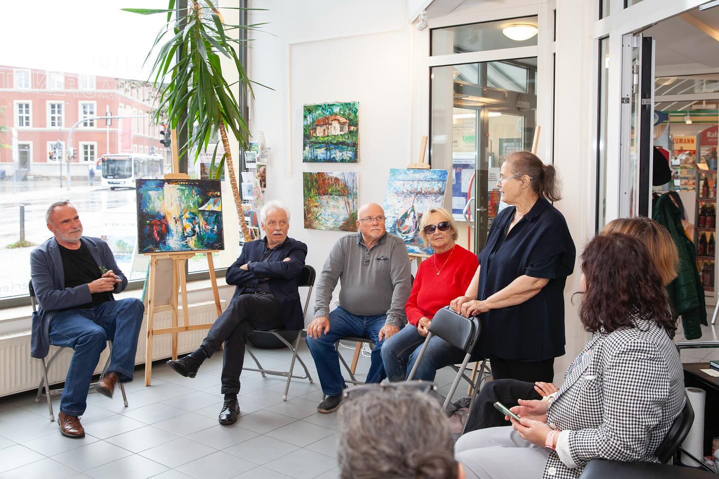 Vielen Dank an alle, die zur Vernissage von Avtandil Shengelia @avtandilshengelia1, gekommen sind. 🎉
Es war eine wunderbare Gelegenheit, seine Werke zu erleben und mit Kunstliebhabern in den Austauch zu treten.🫶
Besonderer Dank an Nino Shengelia @ninoshengelianinoshengelia für das Konzipieren und Umsetzen der Ausstellung.
Die Austellung ist noch bis 31.10. da. Wir freuen uns auf euren Besuch!✨