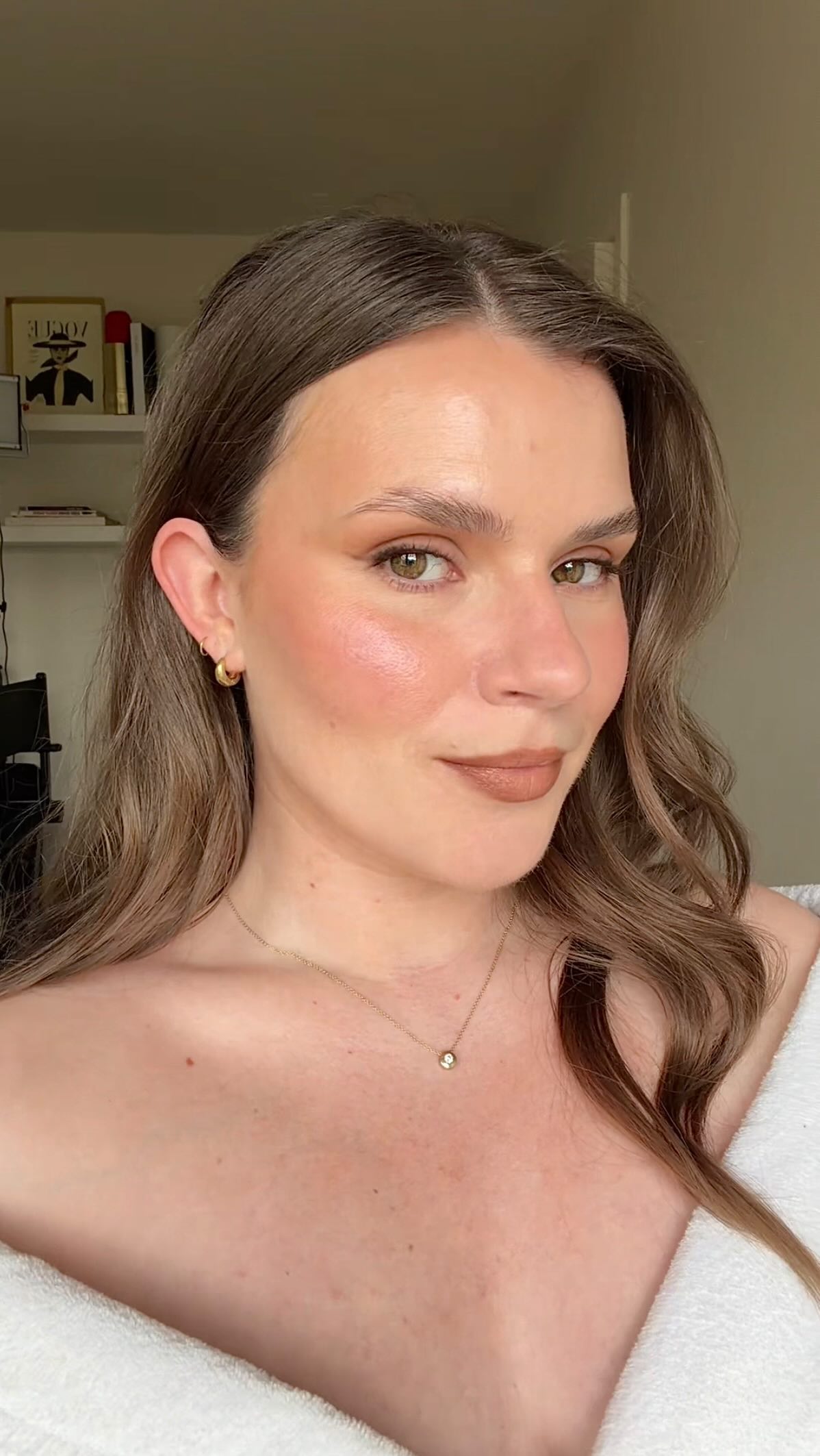 Got inspired by these beautiful aussie bridal glams so enjoy this bridal glam vibe but then on my fair skin 🤍
Let me know in the comments what you think of this look and follow for more tutorials
Inspired by
@caseyjamess_
@mercedesedmondsmua
@caraghhayesmakeup
•
•
•
•
•
•
Makeup artist Belgium - bridal makeup tutrial - fair skin bridal makeup - soft glam bridal makeup
#bridalmakeup #softglambridalmakeup #aussiegirlglam #brialmakeuptutorial #makeupartistbelgium