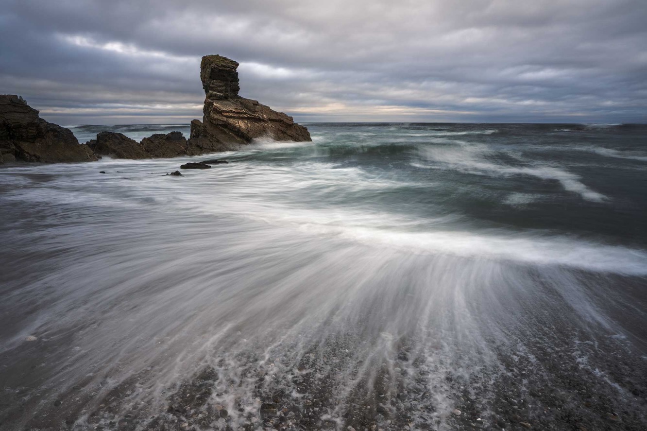 Another amazing beach in Asturias we explored during the last couple of days. For me, it was the first time visiting Northern Spains and its beautiful and wild coast. You can explore each beach for days to find new compositions.
Shot on Sony A7 RV + Sigma 20mm F1.4 DG Art & 50mm F1.2 DG Art & 70-200mm f2.8 + Maven Filters ND9 & ND64 Dark CPL + framed on Gitzo Systematic Tripod.