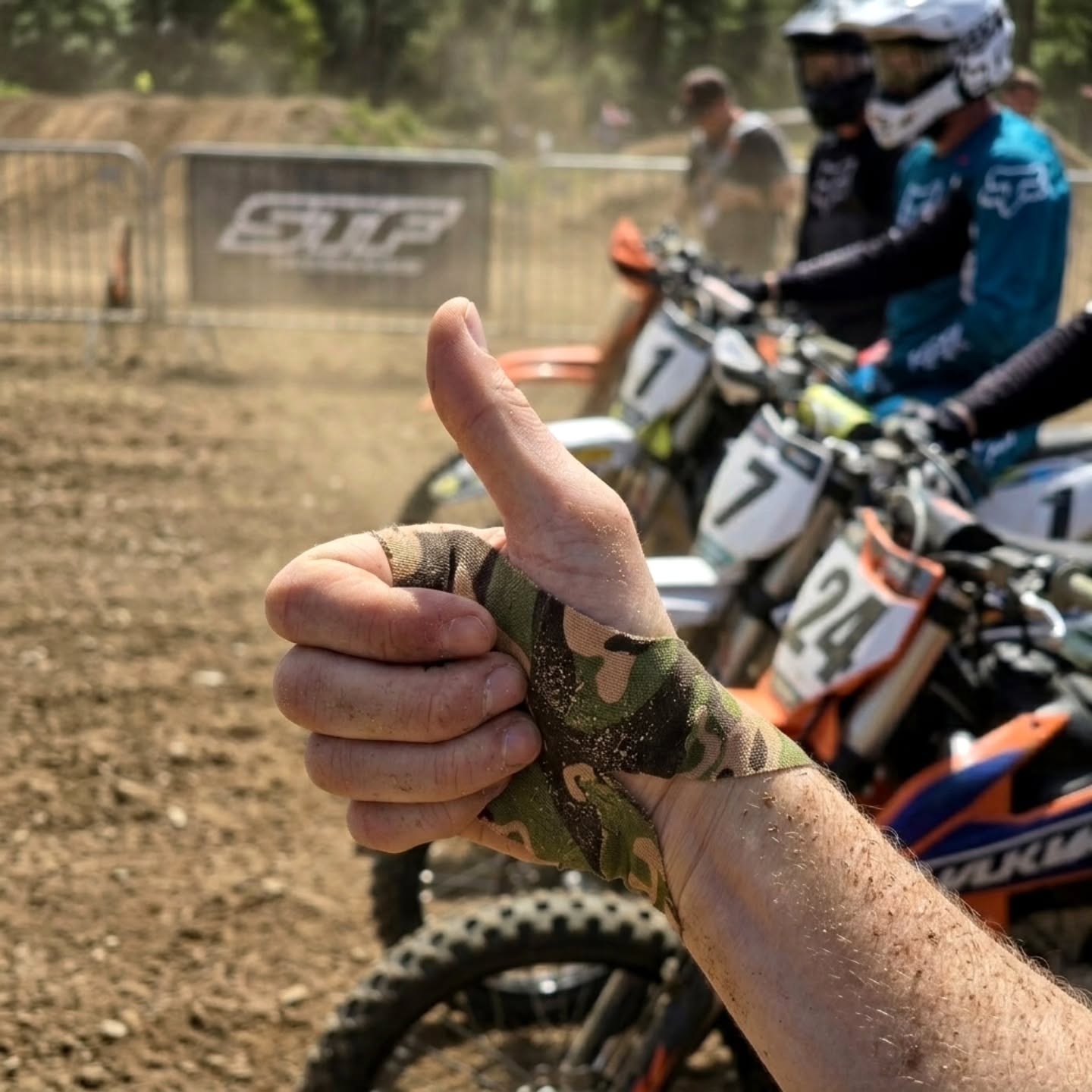 👍 GRIP, PROTEZIONE, PERFORMANCE.
Quando sei pronto per partire non puoi permetterti distrazioni.
Che sia motocross, crossfit o palestra, le tue mani fanno la differenza.
👍 GRIP, PROTECTION, PERFORMANCE.
When you’re ready to go, you can’t afford distractions.
Whether it’s motocross, crossfit, or the gym, your hands make the difference.
#endurolife #enduro #enduroestremo #endurocross #motocross