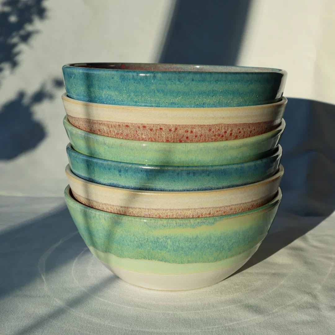 I find it very important lately to have items that can easily stack as the place in my kitchen closet is now rare...
New springy bowls in lots of colors will be joining me at the next markets:
Sunday, March 29, 11:00-18:00, Piet Heinstraat Den Haag @homemademarketnl
Easter special: Saturday, Sunday and Saturday, April 4+5+6, 10:00-17:00, Nordhinde Den Haag @lemariemarche
Come and say hello, and let's hope that the spring sun will be there 🌞
#springcolors #ceramics #handmadepottery #ceramicbowl #pottenbakken