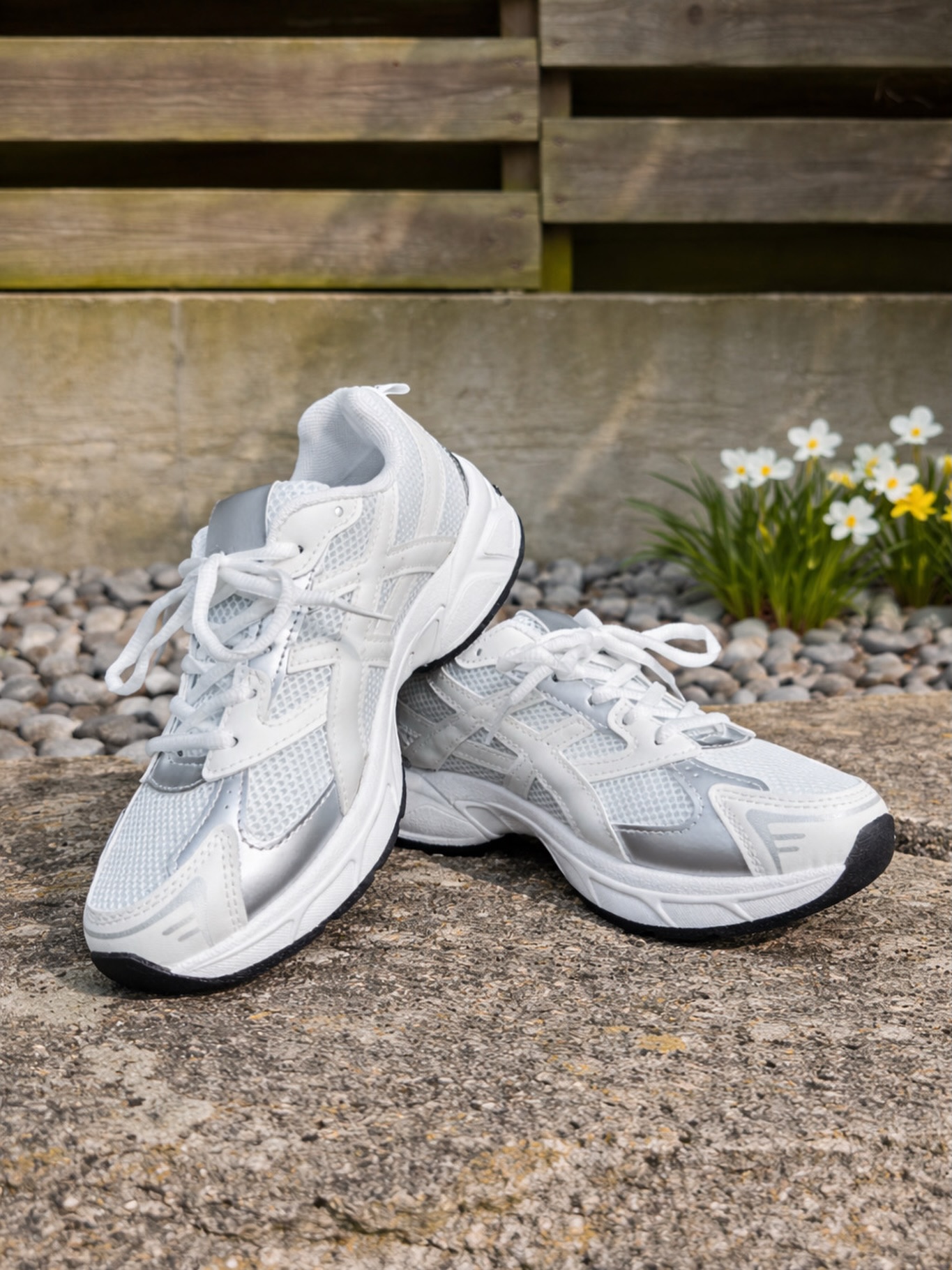 Let, lys og lige til at hoppe i 🤍
Foråret kalder – og dine fødder fortjener det bedste.
Gør hvert skridt lidt friskere 🌼
Kun 399,95kr.
Find dem på vores hjemmeside og bestil allerede i dag🫶🏻
#Forårslook #EverydayStyle #Shoes #fashionstyle