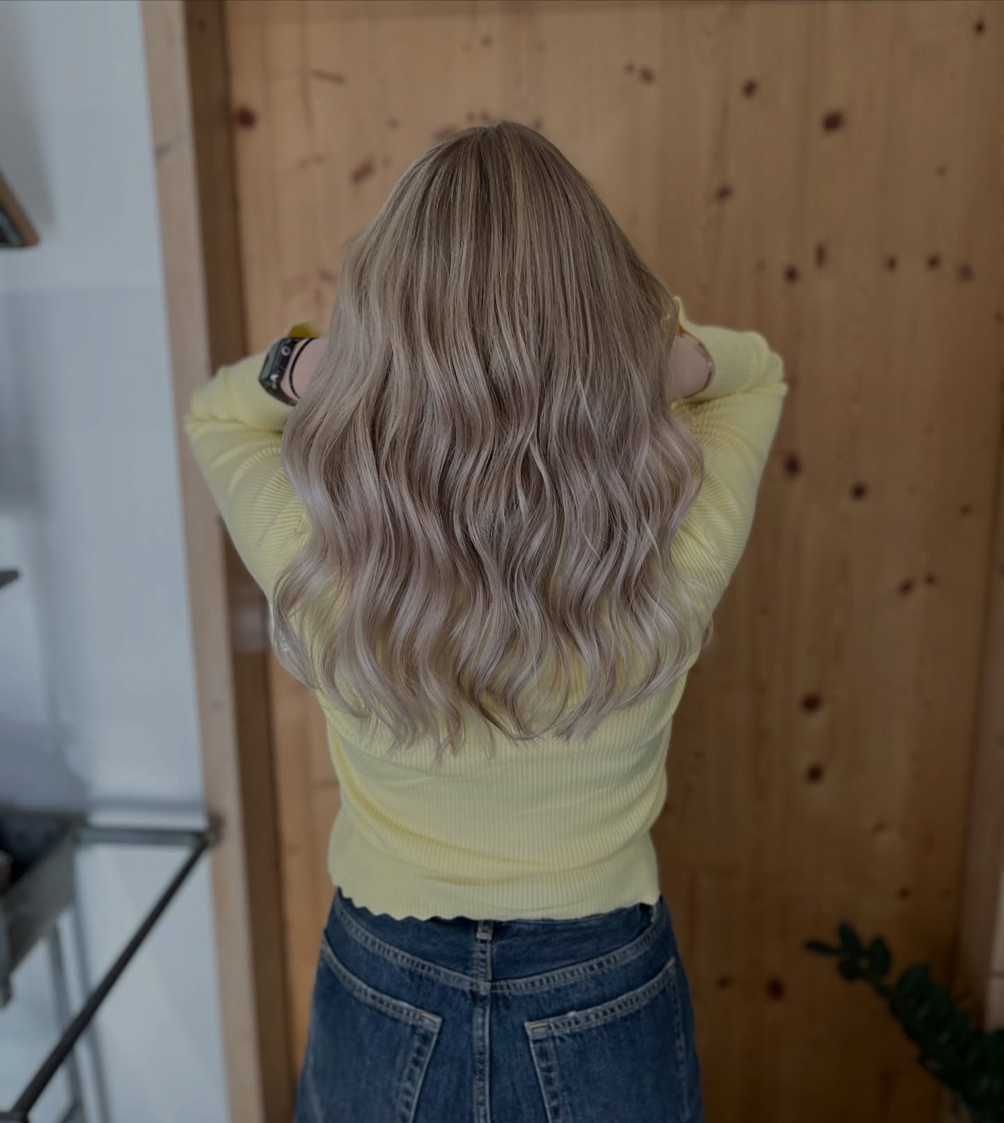 𝘉𝘶𝘵𝘵𝘦𝘳𝘺 𝘉𝘭𝘰𝘯𝘥𝘦 𝘉𝘢𝘭𝘢𝘺𝘢𝘨𝘦 | bright blonde in vanilla tones mit AIRTOUCH 🧈🍦🤍✨🥐
- by Antonia • @antoniastyling
#hair #haircut #hairgoals #haircare #hairsalon hairstylist hairstyles friseur friseursalon friseurin friseurleben friseurmünchen salon salonlife salonowner salondesign butterblonde butterblondes butterblondehair vanillablonde🍦 vanillablonde vanillablondehair balayage balayagehair balayagehair balayageartists blondebalayage vanillabalayage vanillabalayageglow