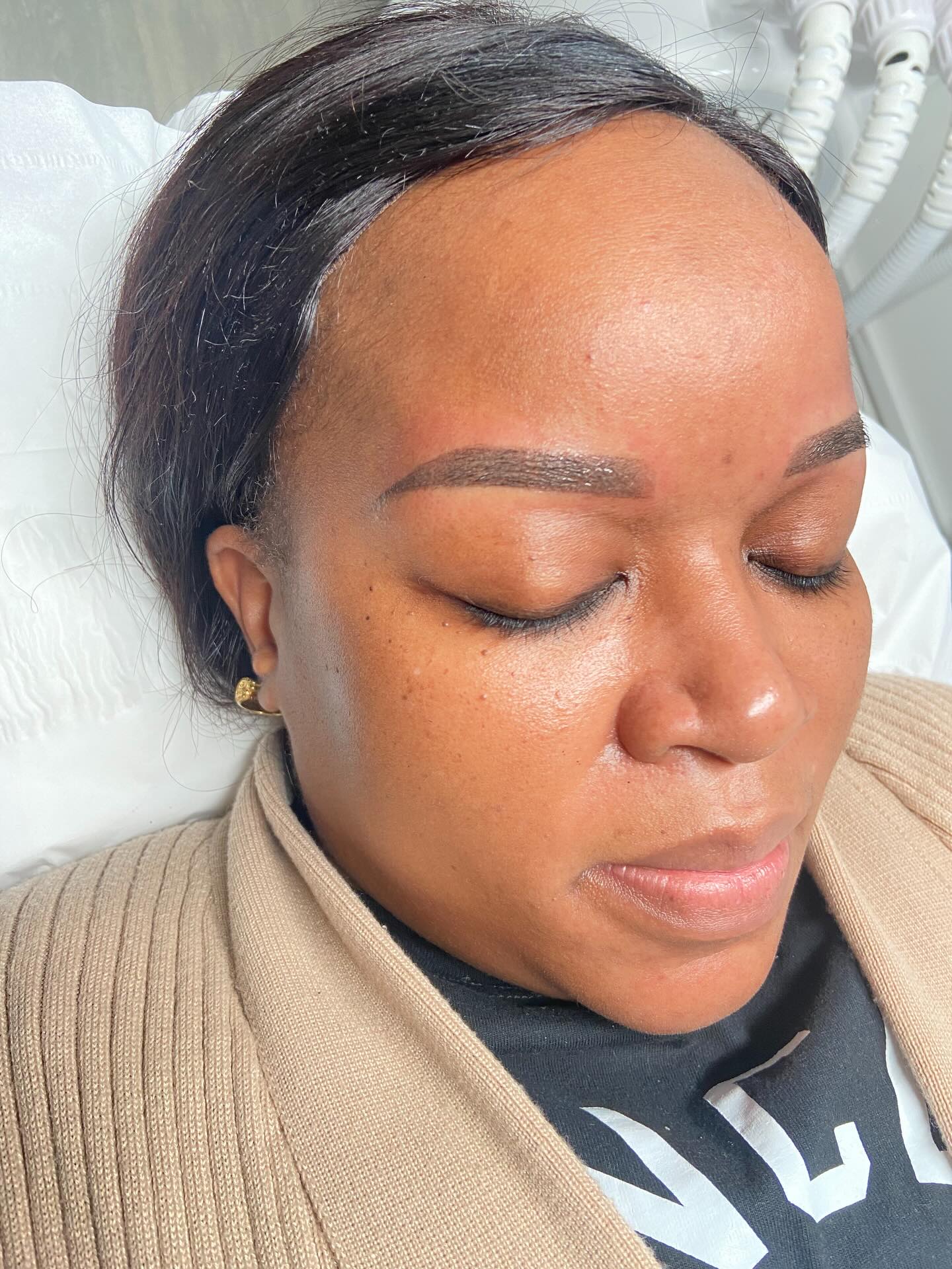 Another beautiful Ombre Eyebrows
Book your consultation, this the right time before holiday season starts.
24 patches test required.
#ombrebrows#microblading#semipermanetmakeup#beauty#eyebrows.