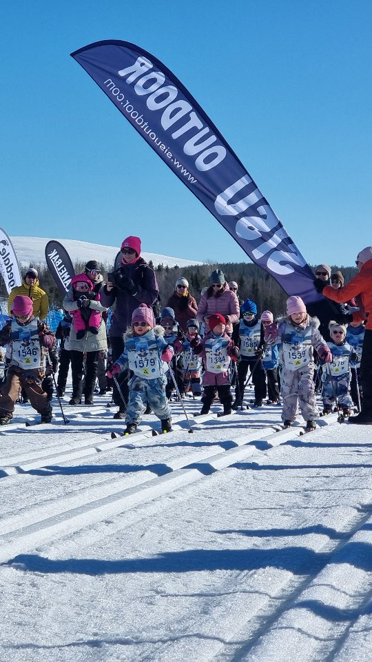 Lasten riemua, vauhdin hurmaa ja onnistumisen elämyksiä koettiin tämän päivän lasten sprinttihiihdossa! 🌞
Kiitos kaikille reippaille ja sisukkaille osallistujille - teitä oli paljon! 💙
Camelbakin lasten hiihdot jatkuu huomenna 11.4. vapaavalintaisella tyylillä, ilmoittautuminen Äkäslompolon jäällä klo 9.30 alkaen. Tapahtuma on maksuton ja avoin kaikille.
Tervetuloa mukaan hiihtämään ja kannustamaan tulevia hiihtotähtiämme! 🤩🙌🏻
#sisuoutdoor #camelpack #ylläslevihiihto #visitylläs