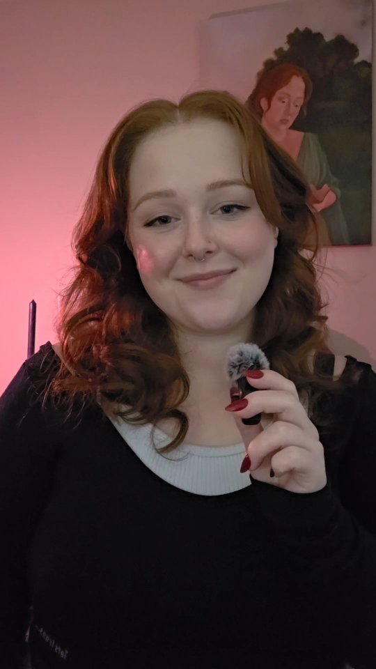 ✨️FAQ Friday!✨️
Allow me to introduce myself 🙂
#femaleartist #oilpainter #emergingartist #painter #artist