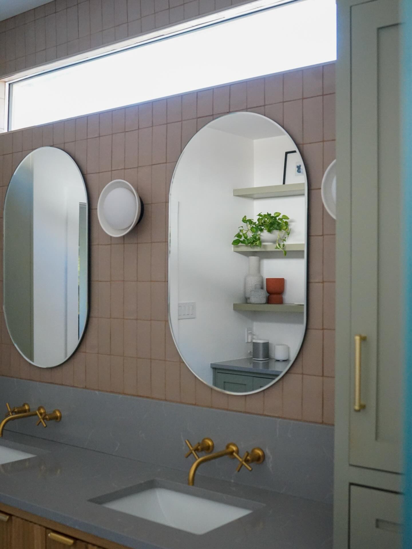 Walk in… and it just feels different ✨ That’s how you know it came together right.
Build: @ct.builders
—
#kitchenremodel #homeremodel #atx #atxinteriordesigner #austintexas