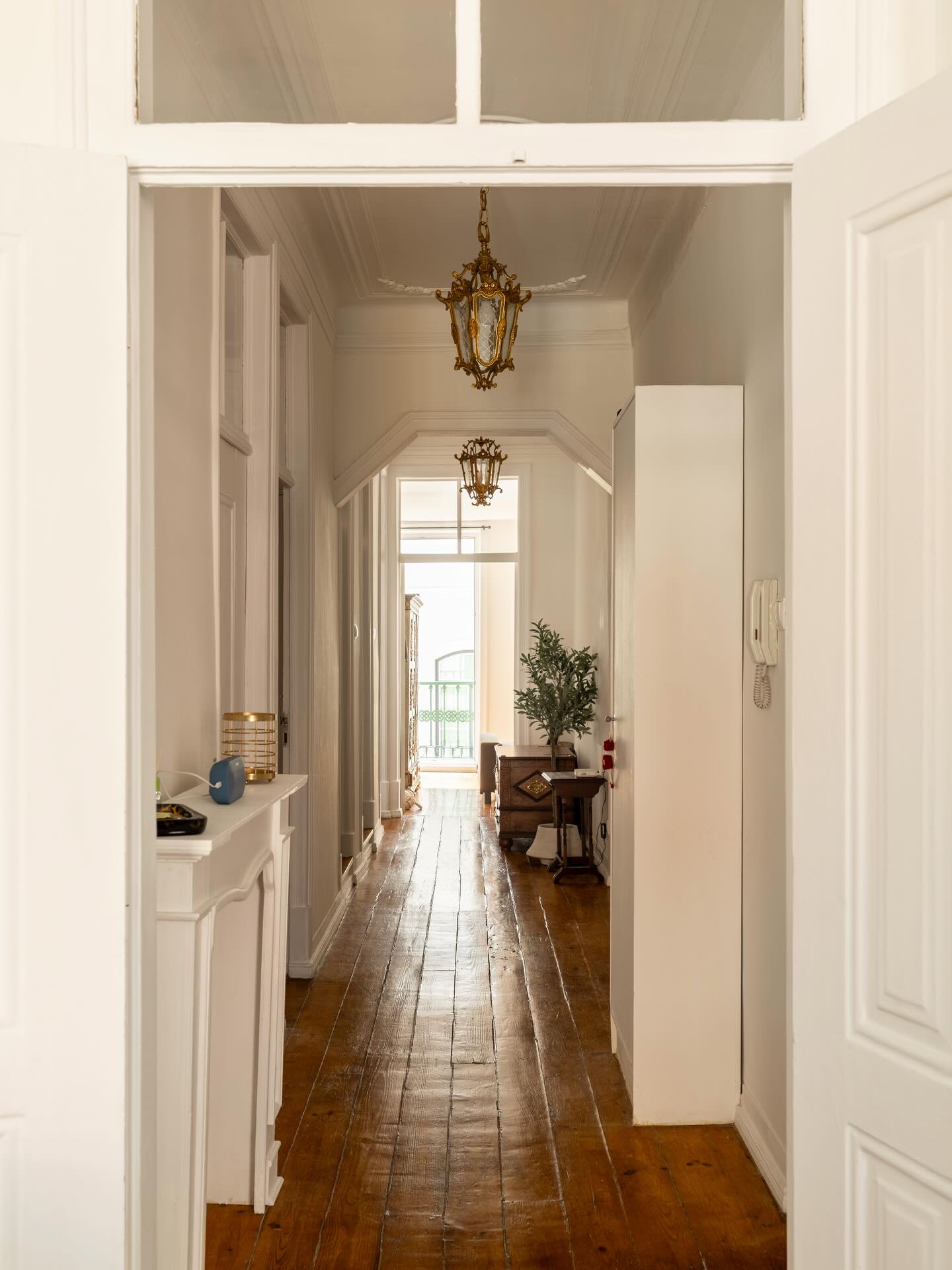 ENFILADE HOUSE: MORE THAN A NICE WORD TO SAY
An enfilade is a formal set of aligned doorways or passages leading from room to room. In this remarkable example, the ENFILADE HOUSE doors pairs with a set of windows allowing light to flow into the space and branch sideways into adjacent rooms.
In this House, rooms have natural light from the beginning to the end of the apartment; The enfilade is created along the house, the effect is strengthened by bringing in even more light from the two sides of the house.
In this beautiful example in Lapa the enfilade is used as passages along the window line to bring light through the doorways into adjacent rooms, and making a relatively modestly sized, 115sqm apartment feel palatial when viewed down the line.
A well layered-out space that enhances relaxation, supports connection, and elevates everyday moments. Two well appointed bathrooms, two bedrooms, an office or walk-in closet, dinning room, balcony and to bring it all together, the river view from Tagus River, Lisbon.