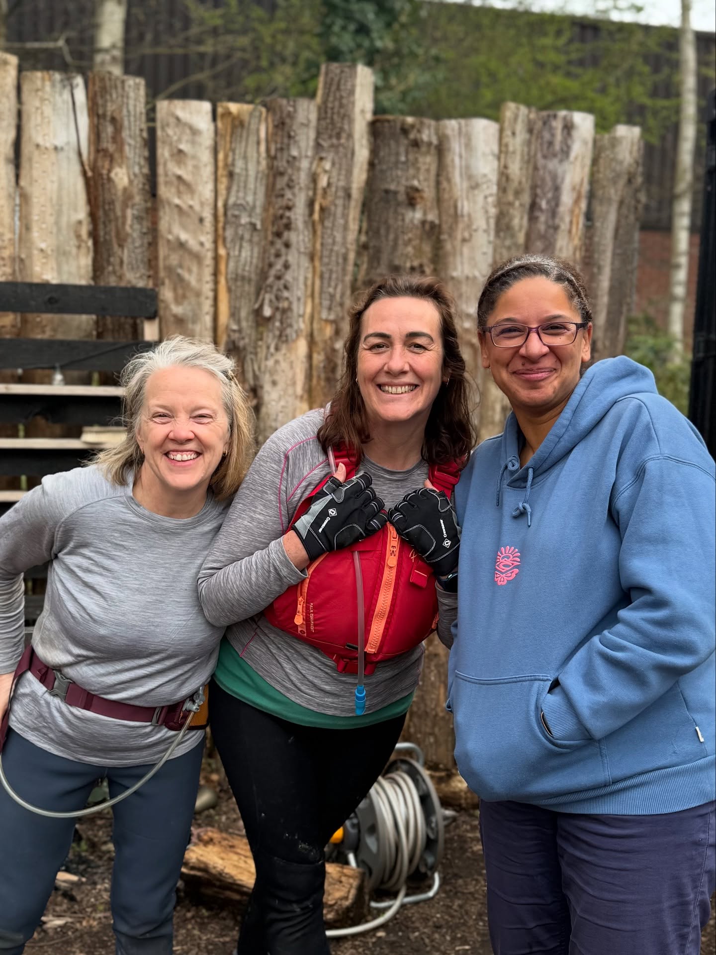 Hot cross buns on the campfire, yes please!
Gorgeous morning for a paddle before we lit the fire to toast our hot cross buns. Nom.
Lovely to see those of you who joined us!
Next paddle is this Saturday for our Easter parade 🎩
#paddlecabin #community #adventure