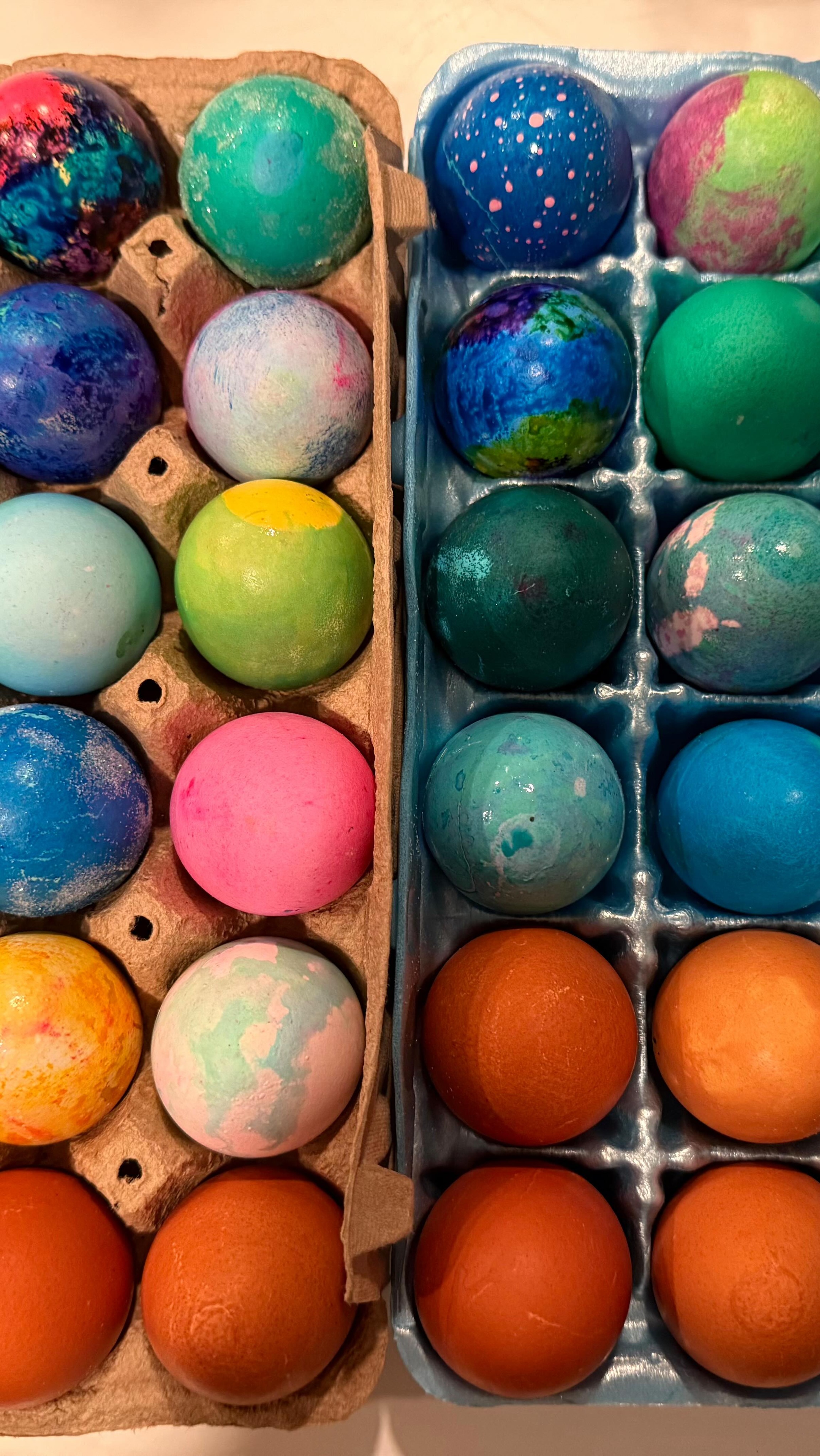 🎬🐣 EASTER EGG HACK YOU NEED TO TRY 🐣🎬
Want those crazy cool speckled eggs?! 😏👇
Add a few drops of oil to your dye…
Dip your egg…
BOOM 💥 instant marble + speckle effect
It works because oil and water don’t mix—so the dye can’t stick everywhere 🤯
Simple. Fast. Next-level Easter vibes 🎨✨
👉 Full breakdown + science here:
https://www.thetickledpickler.com/post/speckled-easter-eggs-the-science-the-style-the-pickler-twist
And yeah… this is EXACTLY how we think at The Tickled Pickler 🥒🔥
Turning bland into GRAND 😏
#livevinegar #thetickledpickler #EggDyeing #foodscience 🐰🥚✨