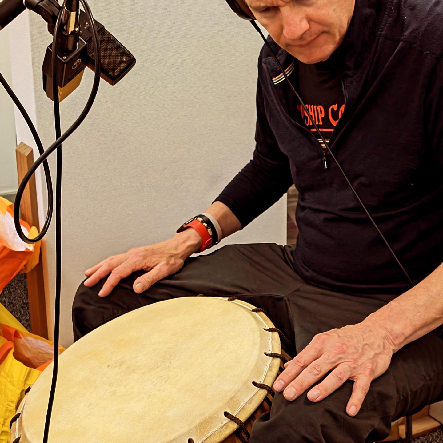 The brilliant Paul Clarvis who's played on countless film scores was in again yesterday working with me on a new pulses and rhythms album for Audio Network.
#soundtrack #productionmusic #musicforsync #composer #percussion