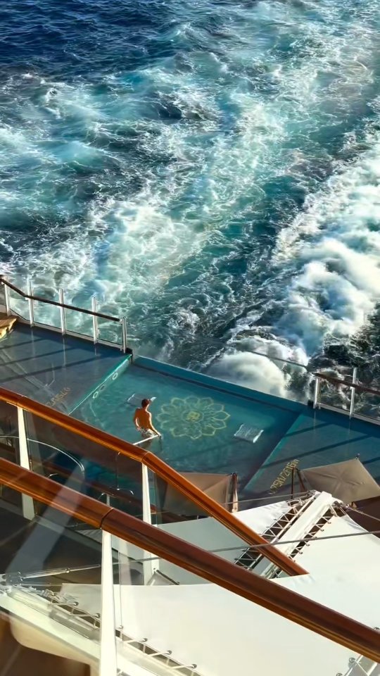 Transformamos sonhos em experiências inesquecíveis a bordo dos cruzeiros mais luxuosos do mundo, com roteiros exclusivos pelos destinos mais incríveis do planeta. 🚢💎
#CruzeiroDeLuxo #ViagemDosSonhos #TurismoDeLuxo #ExploraJourneys #AgenciaDeViagens