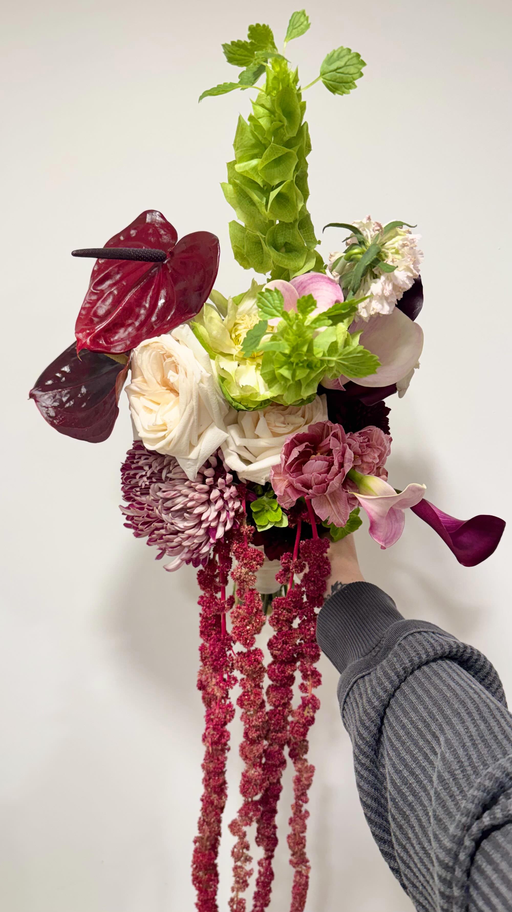 Before your bouquet is preserved, it’s already designed in my head✨
With 15+ years of floral experience, I understand shape, balance, and movement, so every piece is created with intention and stays true to your original bouquet ✨
#FlowerPreservation
#WeddingBouquetPreservation
#FloralDesigner
#BehindTheScenes
#WeddingFlowers