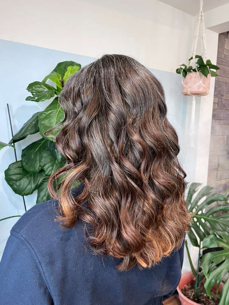 Simple. Effortless. Styled to move with you, not against you. 💚💇♀️
📍 krisandkierst.com
#hairstylist #hairsalonnearme #rochesterny #rochesterhairstylist