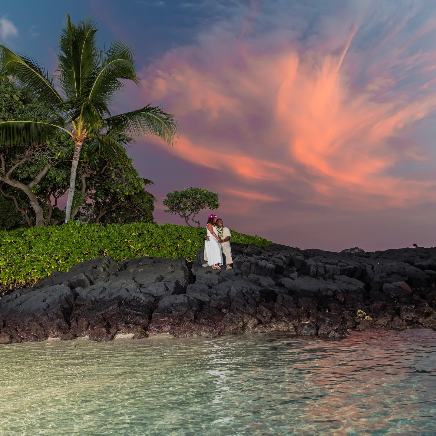 We had such a wonderful time meeting and marrying this very in love couple - Alisha and Thomas. Congratulations to these newlyweds! #konaweddingofficiant #marriedinhawaii #eloped #simplewedding #beachwedding