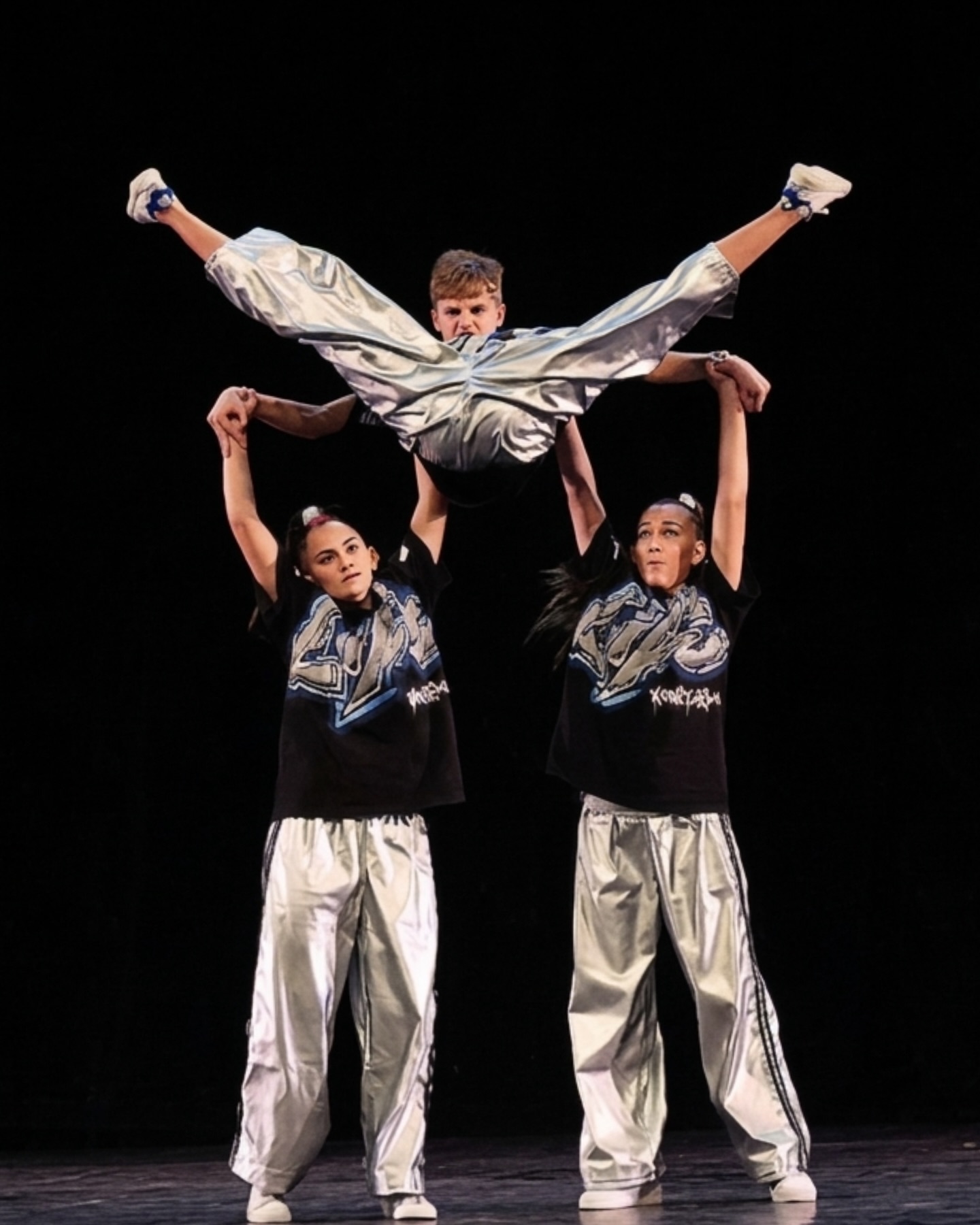 Comienza la temporada de competición 🏁
En próximos posts compartiremos resultados e información para que nos acompañéis esta nueva aventura 🙌🏻
📸 Final Europea CND en Dijon, Francia 🇫🇷
🖥️ vivrastudio.com
📲 644 879 386
#vivra #clasesdebaile #urbano #competicion #valencia