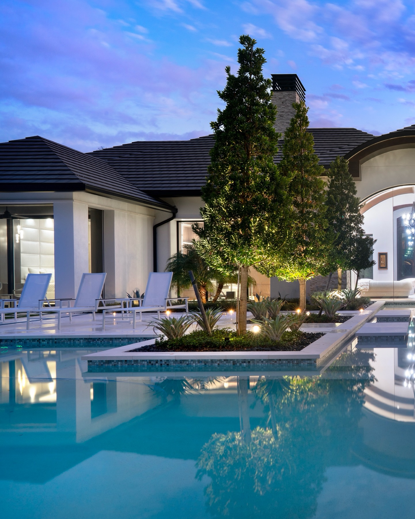 Framed in Japanese blueberry trees, a floating stepping-stone walkway cuts across still water like a composed architectural moment. Layered planting islands glow softly at dusk, while clean geometry and reflection create depth, symmetry, and quiet drama. The result is a backyard that reads less like a pool and more like a curated outdoor composition, structured, restrained, and intentionally serene. ✨
Lighting 💡 @beacon_outdoor_lighting
#LuxuryPoolDesign #NaplesFLLandscape #ModernOutdoorLiving #CourtyardPool #FramingViews