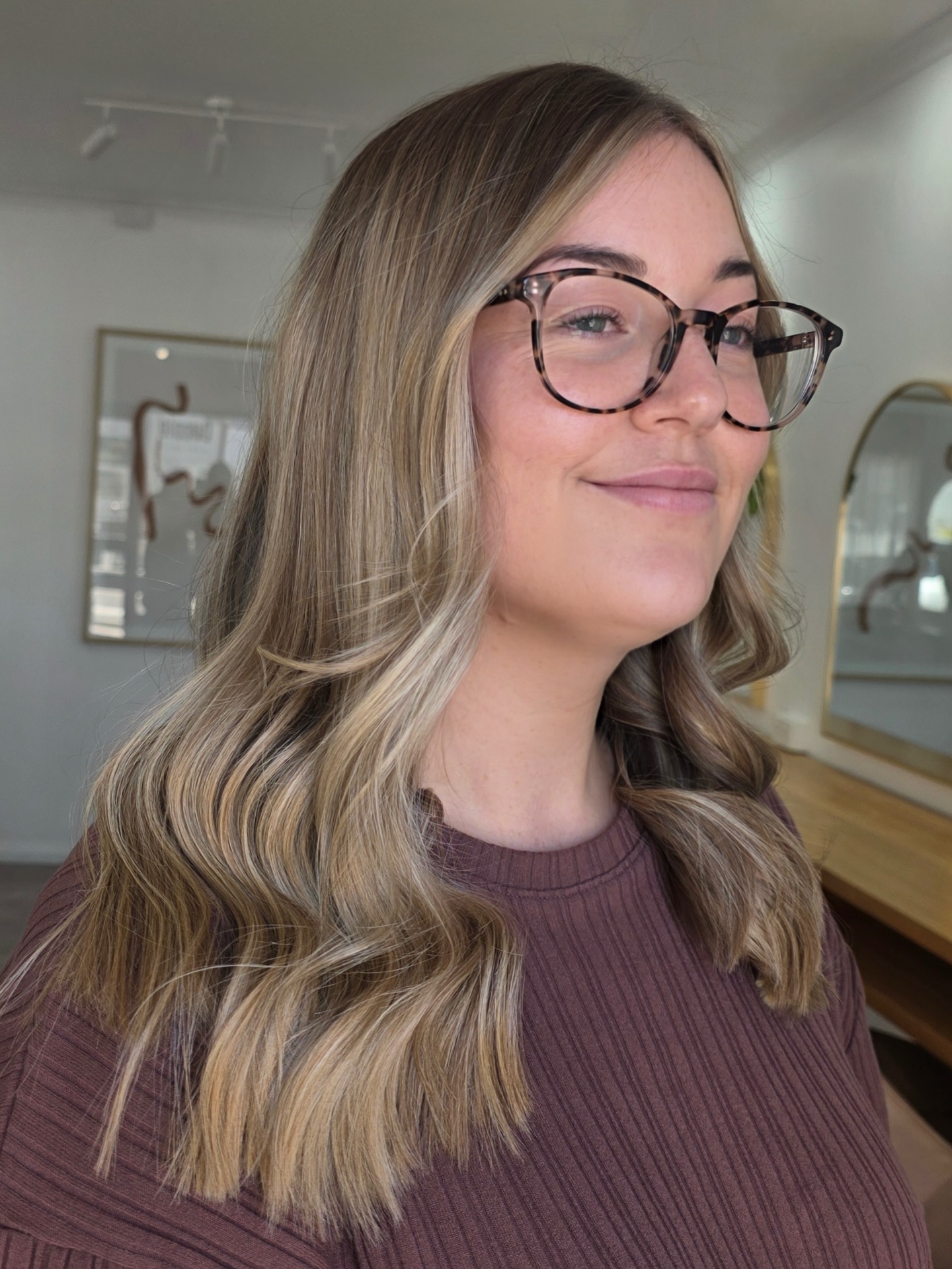 Soft, blended & designed to grow out effortlessly.
Created by Lauren 🤍
#launcestonhairdresser #brunettetransformation #dimensionalbrunette