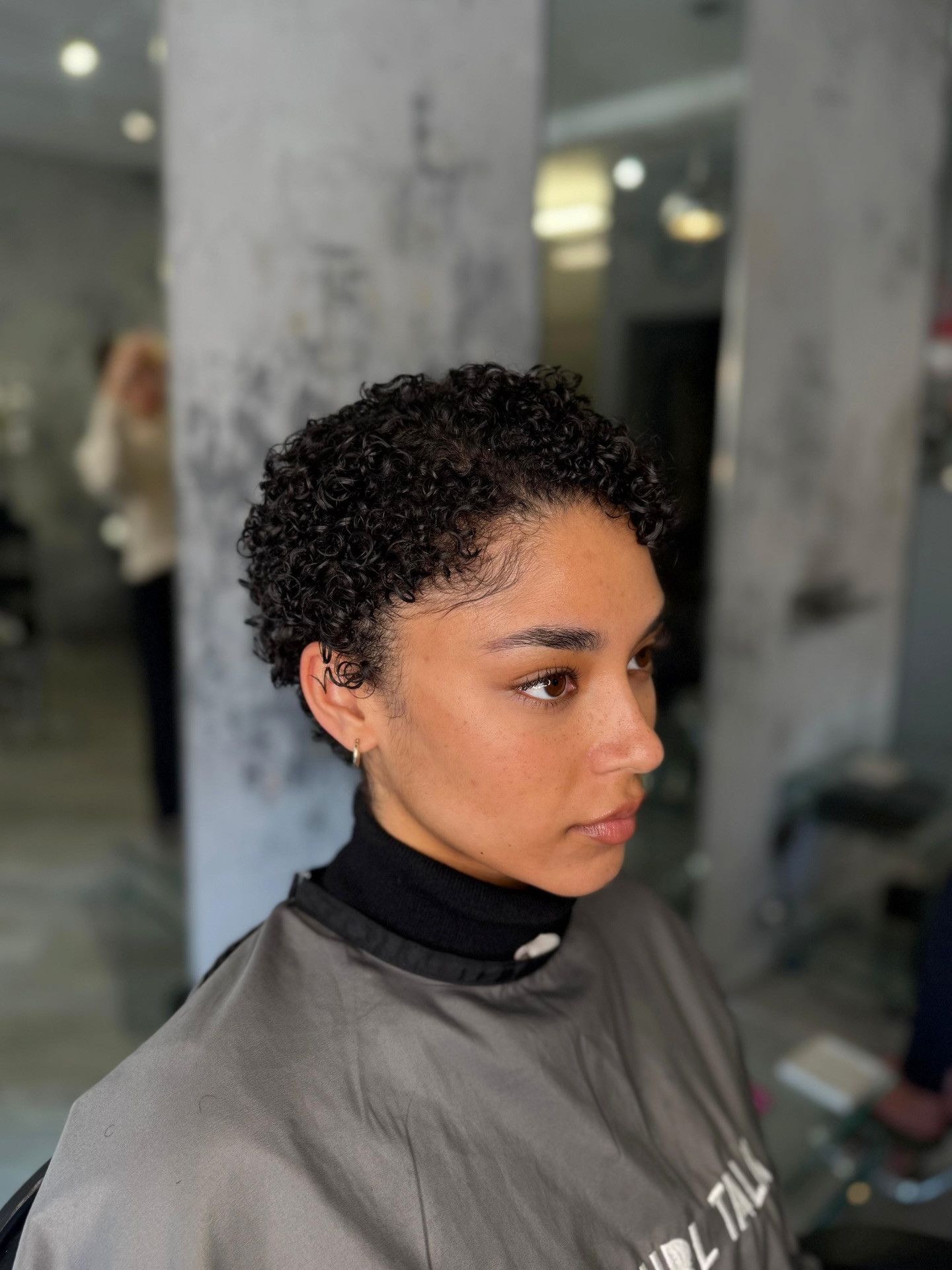 When the cut enhances the face card !!! From regular to runway ready 🙌🏼 Swipe to see the before x
#curlypixie #london #curltalk #curlyhairspecialist #explore