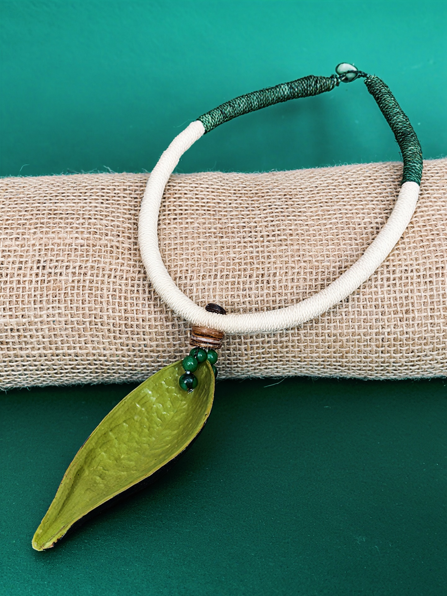 Nosso Colar Canoinha nas versões verde e vermelho são aquelas peças singelas, mas que marcam presença.
Feitos à mão, com insumos da Amazônia, representam toda a beleza da biodiversidade desta região.
Para conhecer toda a nossa Coleção Amazônia e escolher suas peças preferidas, acesse a nossa loja virtual e aproveite o FRETE GRÁTIS para compra de quaisquer produtos pronta entrega.
Não esqueça de usar o cupom BEMVINDA10 para desfrutar de desconto na sua primeira compra.
#luxosustentavel
#elegancianatural
#biojoiasexclusivas