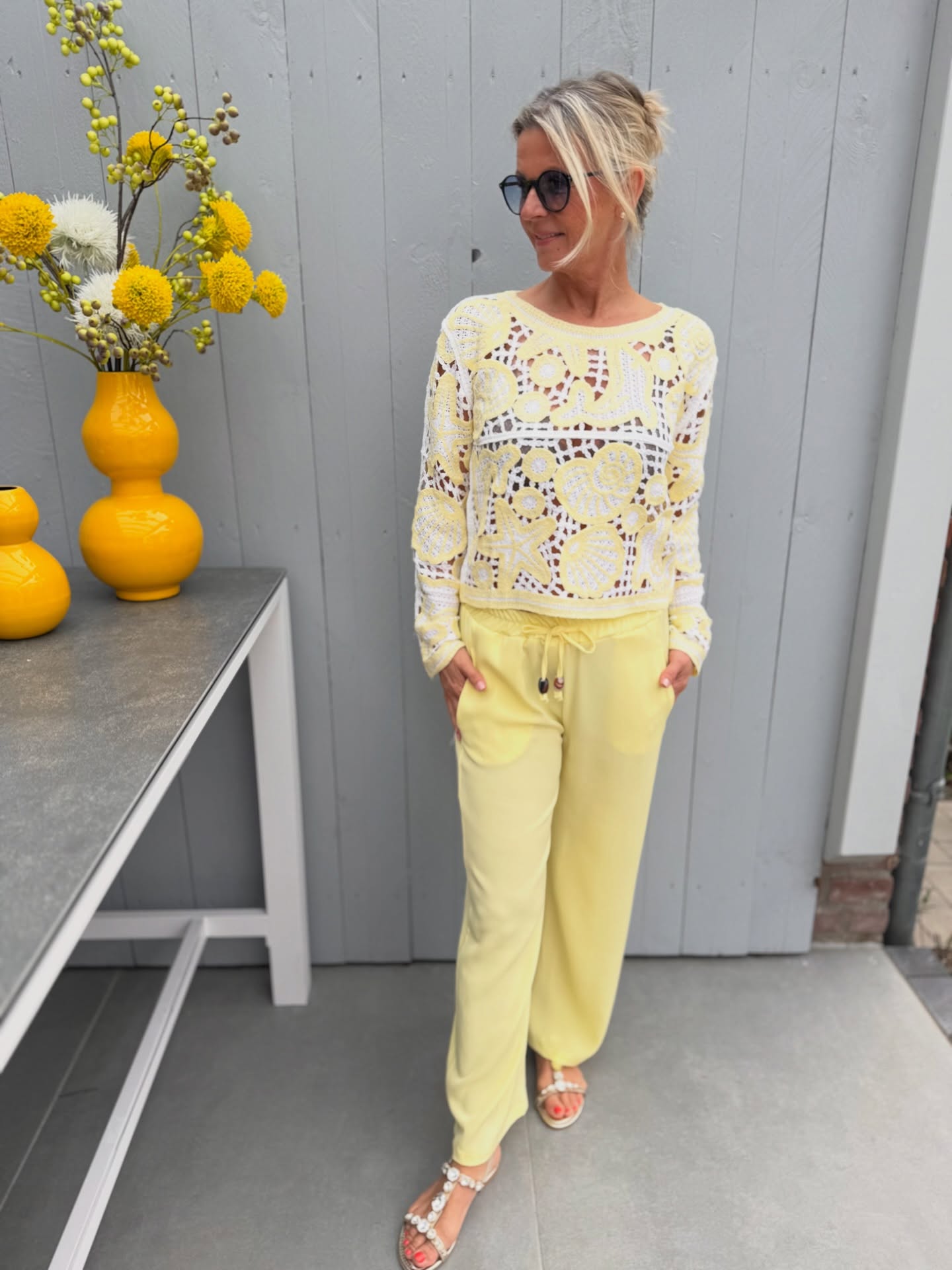 ✨ Mittwoch = Neue Lieblingslooks ✨
Unsere neuen Frühstücks-Kleider sind da 💕
Leicht, feminin & einfach perfekt für sonnige Tage ☀️
Dazu: unsere Bommelhosen in frischen Farben – echte Gute-Laune-Pieces! 😍
⚡️ Schnell sein lohnt sich – die ersten Teile sind oft direkt vergriffen!
👉 Jetzt entdecken & verlieben – Link in Bio
Welches Teil ist euer Favorit? 💬
⸻
#fashionboxx #newin #frühlingslook #sommerlook #outfitinspiration #ootd #kleiderliebe #damenmode #styleinspo #fashioninspo #boutiquestyle #trendstyle #lieblingslook #modetrends #shoppingliebe #instastyle #outfitliebe #frischefarben #goodvibesonly