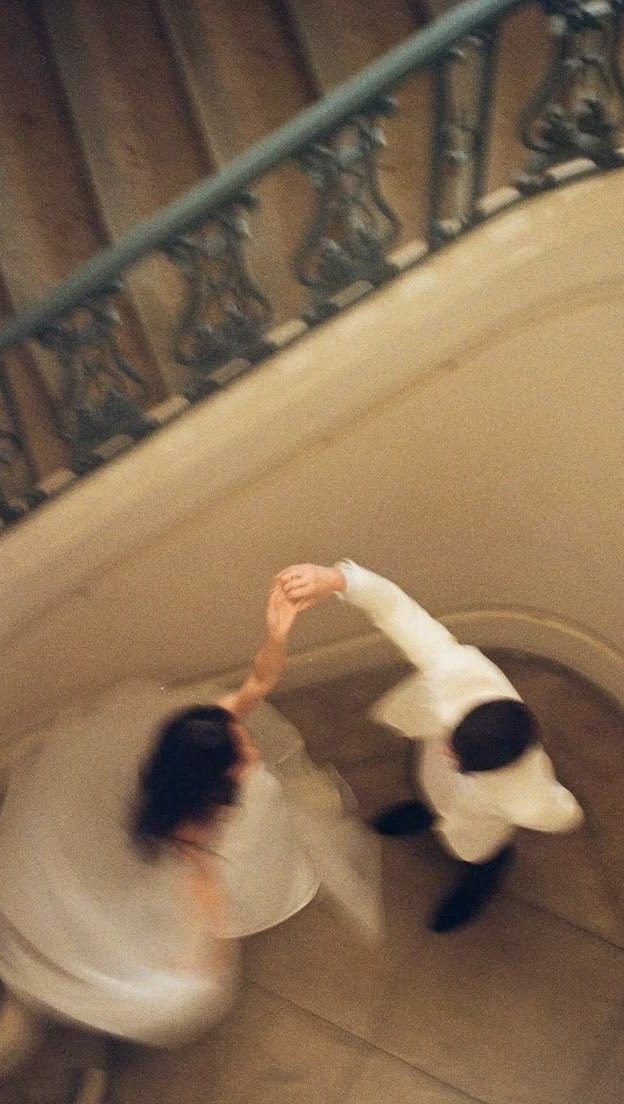 Kendall 👀
The perfect understated boatneck moment 😍
.
.
#fyp #reels #weddinginspo #designingtheday #bridal