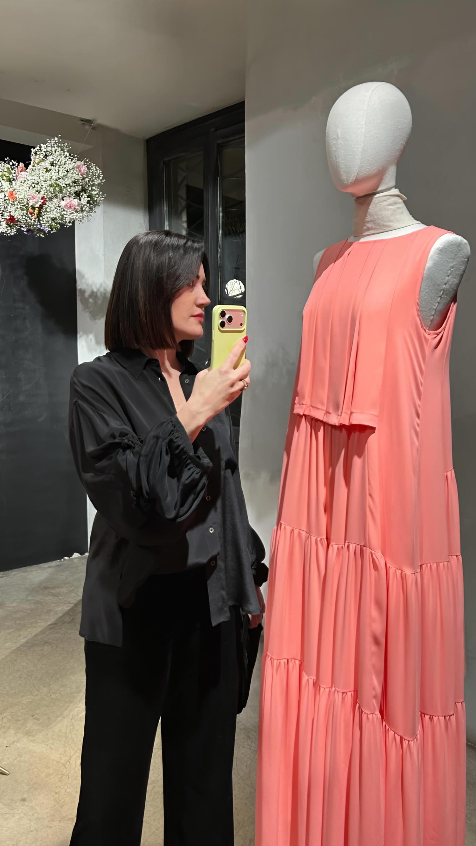 Eccomi con il racconto dell’evento amiche 🫶🏻
È una questione di atmosfera, materiali, costruzione e sensibilità estetica. Una collezione che dimostra come l’eleganza possa essere allo stesso tempo raffinata, naturale e profondamente contemporanea. Sul blog vi racconto tutto!
Da @clanupstairs a Milano ho scoperto la capsule HIGH Moments di @high_official sul blog vi racconto tutto!
Tks to @clanupstairs @high_official @bettinafuortes @sarahspaak77
*invited