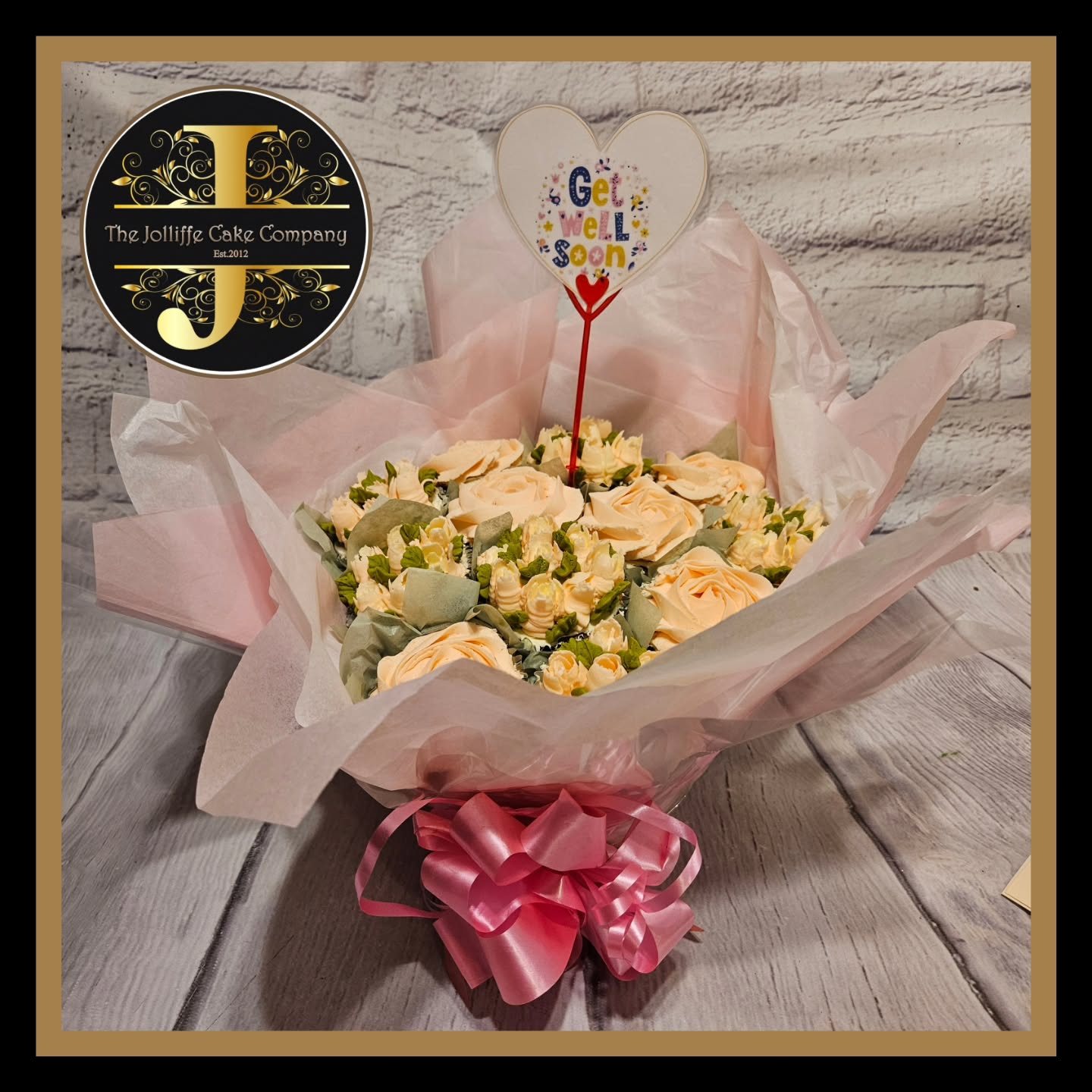 A 12 cup 'Roses & Buds' cupcake bouquet, in Coffee and Chocolate cupcakes. Collected today as a 'Get Well Soon' gift. Always available to order via our website. There is a 3 Working day lead time and available as Collection only. #cupcakebouquet #getwellsoongift #thejolliffecakecompany #sayitwithcake #ukberkshire