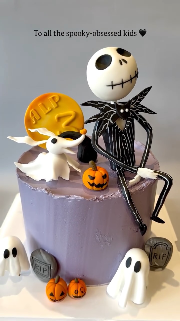 Do you have a spooky-obsessed kid at home? 👀🖤
Because this Jack Skellington cake is about to become their new personality… 🎃✨
Warning: serious obsession incoming… you might be hearing about this cake for the next year 🤣
Perfect for birthdays where the cake is the main character 🖤
#jackskellington #spookycake #kidsbirthdaycake #nightmarebeforechristmas #belsourire