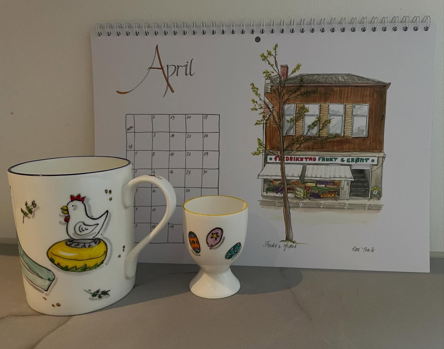 Hello April. God påske. 🐣🐥
#fredrikstadkalenderen2025 #akvareller #handpainted #porcelain