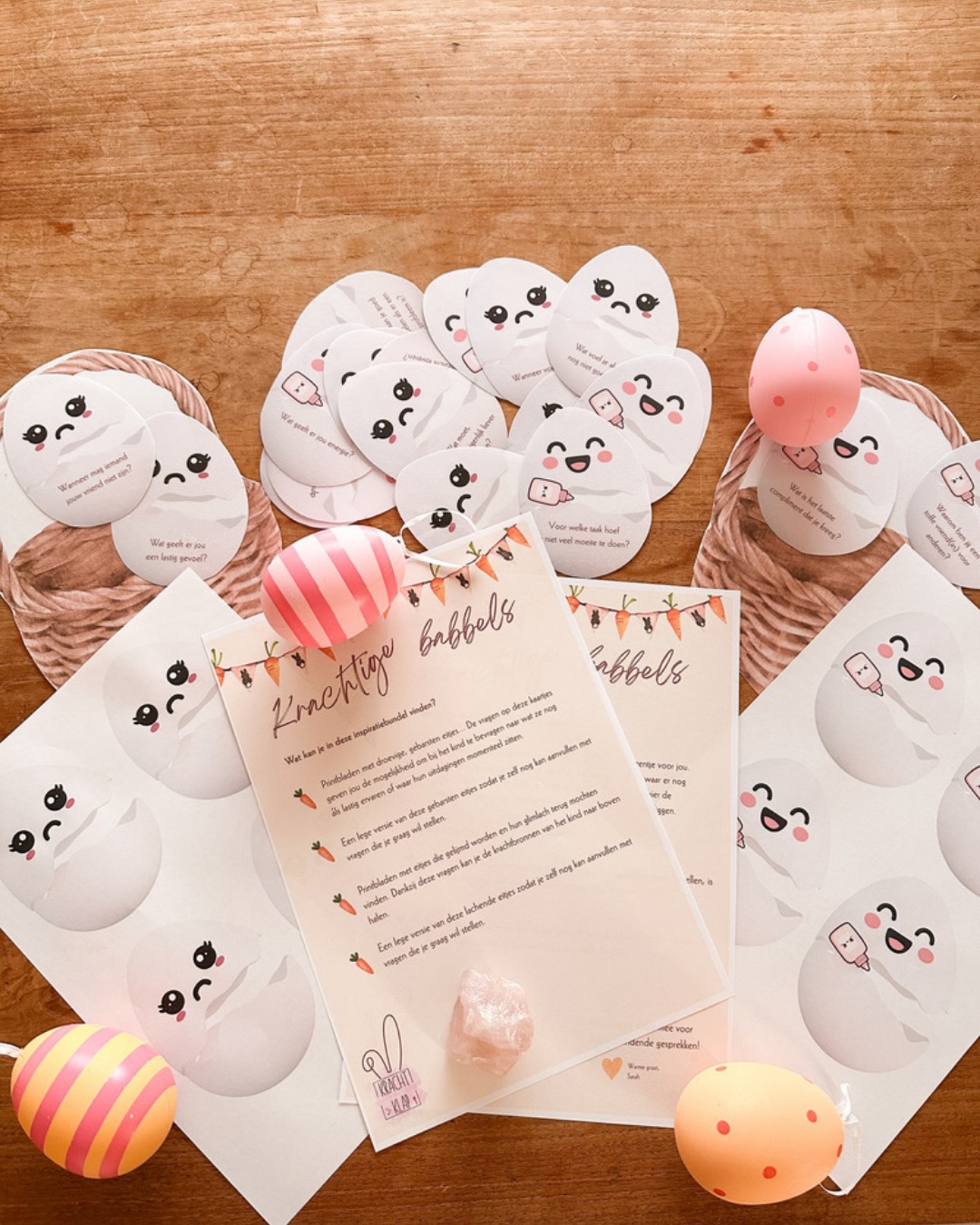 Deze gesprekskaarten zijn opgedeeld in 2 groepen:
🍳De gebroken eitjes bevatten vragen die kinderen laten nadenken en doorvoelen wat nog moeilijk gaat of zij als lastig ervaren.
🥚De vragen van de blije eitjes zijn er op gericht om de talenten en de krachtbronnen van de kinderen naar boven te halen.
Beide insteken voorzien een bron aan informatie waar jij als coach, ouder of leerkracht weer verder mee aan de slag kunt.
Er zitten ook lege templates bij zodat jij ook eigen vragen kan toevoegen. Daarnaast zie je ook mandjes staan, die drukverlagend kunnen werken bij het beantwoorden van de vragen. Dat leg ik graag uit in de bijgevoegde handleiding.
Reageer PASEN en ontvang de link naar de webshop in jouw DM’s! 💛
#opgroeien #kinderen #kindcoach #gedrag #klas leerkracht onderwijs groeimindset verbinding opvoeden veerkracht