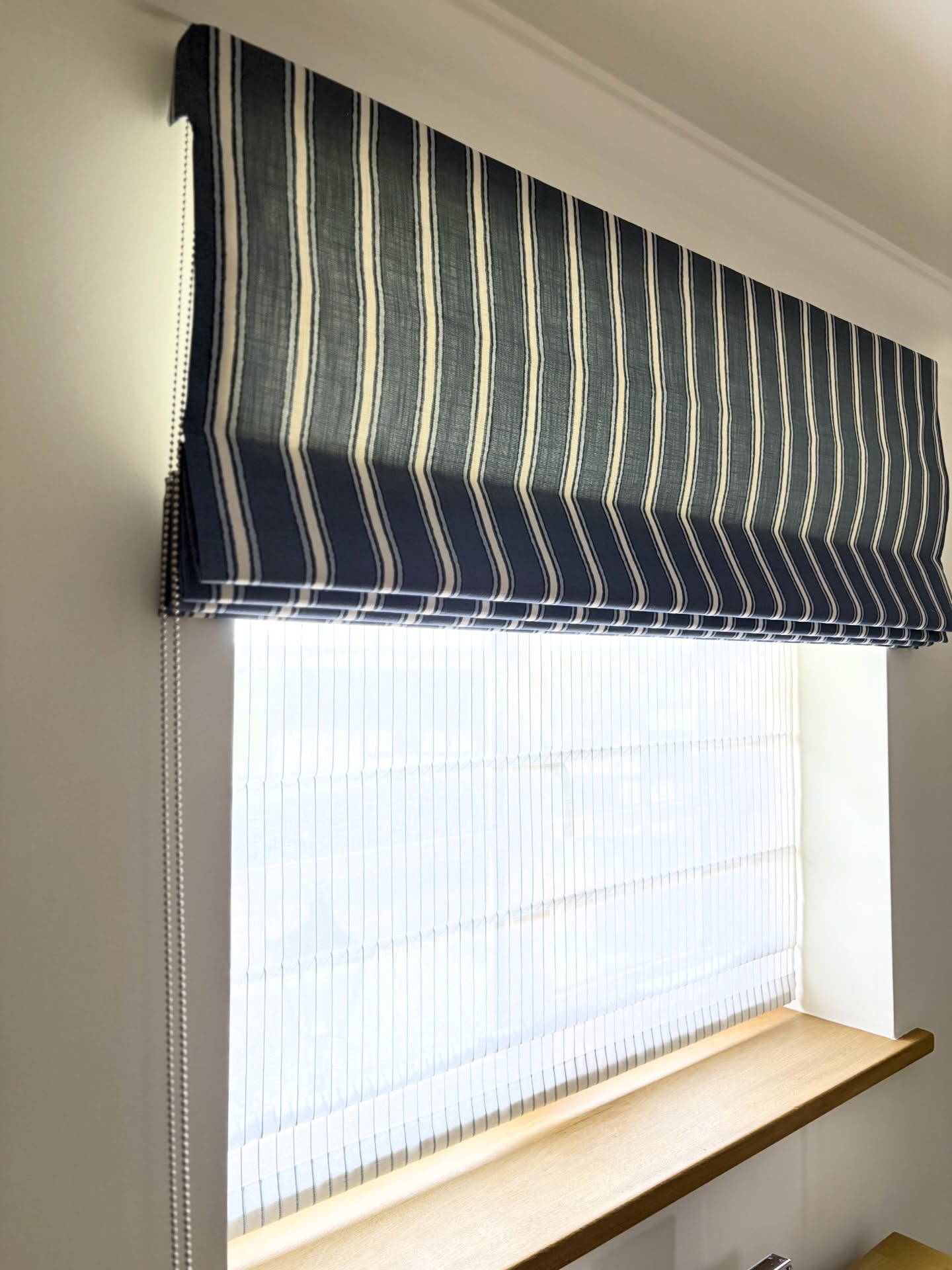 Recently made this window dressing - a Roman on the outside of the reveal and a sheer roman on the inside. Really finishes a window off well and keeps the sun off floors and furniture. @thepureedit blue stripe and the sheer is @chathamglyn. Headrails and linings are as always @evanstextiles and fully #childsafe #romanblinds #countryhome #countryinteriors #oakframe