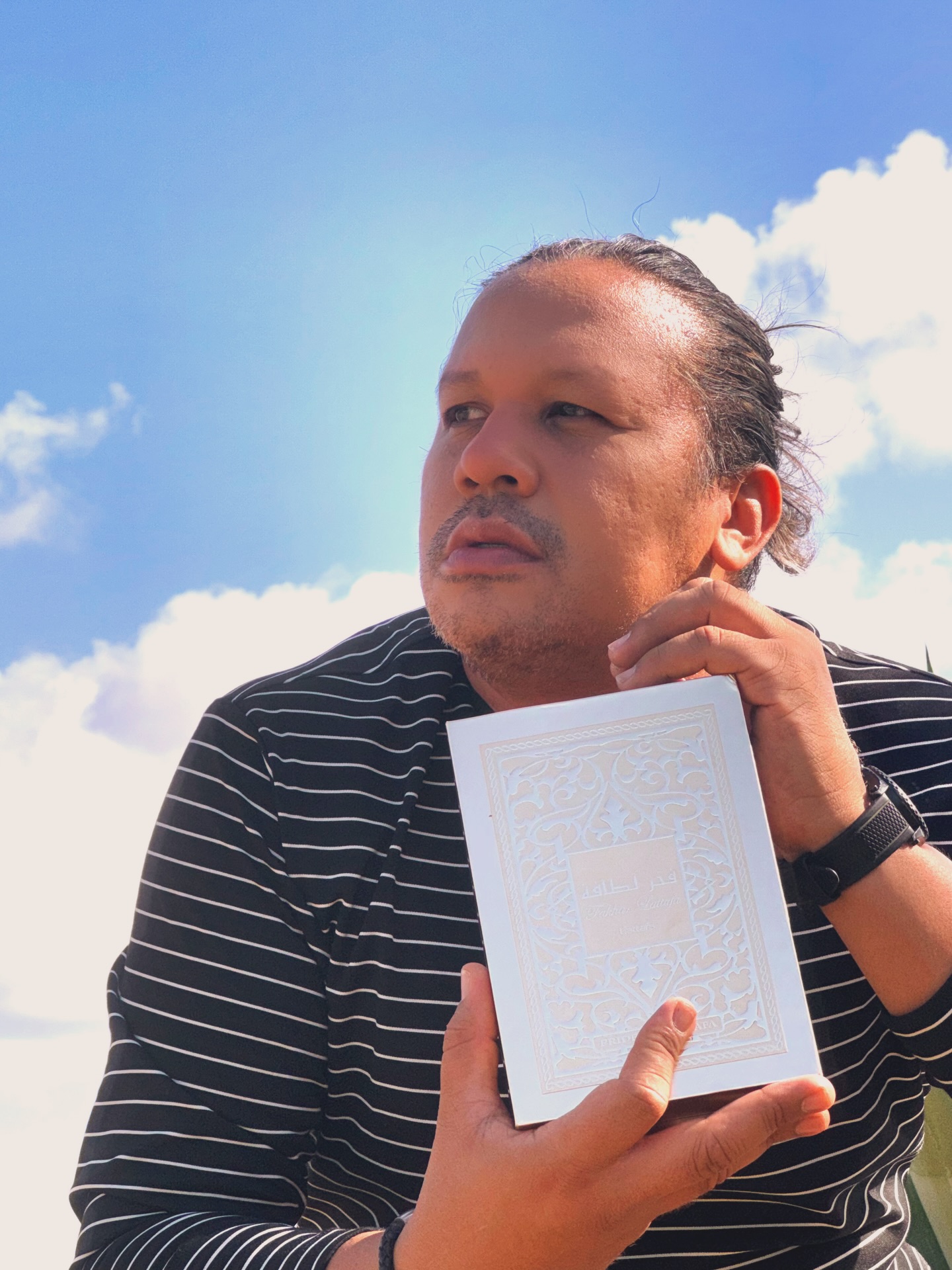 Hands might be rough from the work, but the fit stays sharp thanks to @lataffaluxury_parfumes lataffaparfume #Cloud #FullLength #Holding #LensFlare Outdoors Sky Standing Plant People Indoors