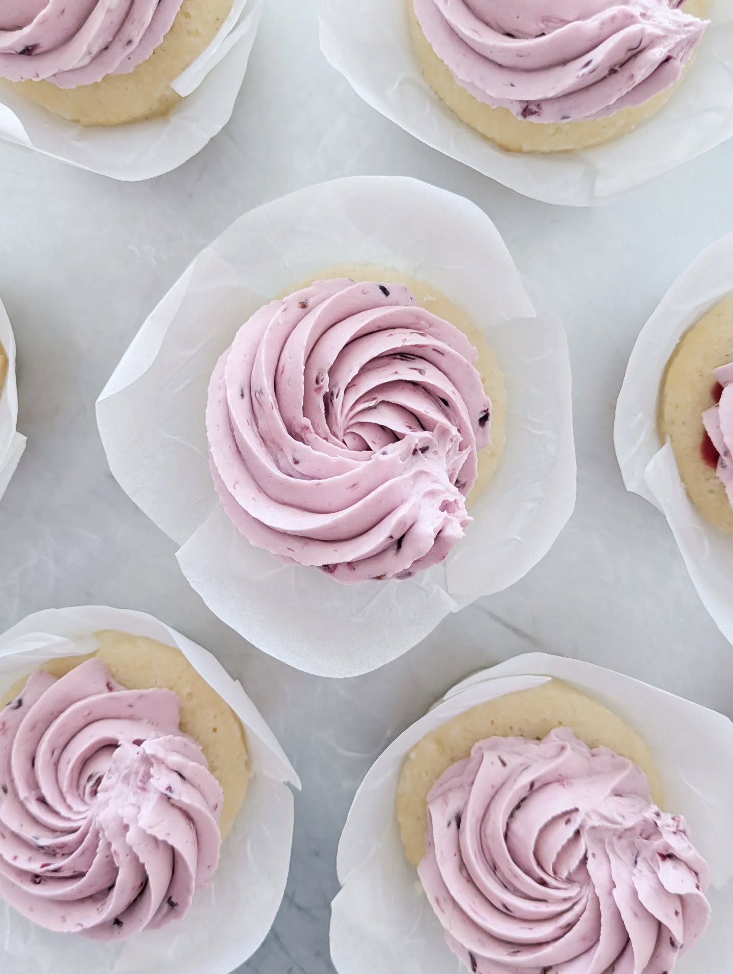 🚨 April specials are here this week! Come by during the month to try them all 🌷✨
🍋 Blueberry Lemon Cake: blueberry lemon cake, lemon curd filling, cream cheese frosting
🌀 Caramel Cinnamon Cupcakes: cinnamon swirl cake, salted caramel filling, caramel Swiss buttercream
💜 Blackberry Vanilla Bean Cupcakes: vanilla bean cake, blackberry jam filling, blackberry Swiss buttercream